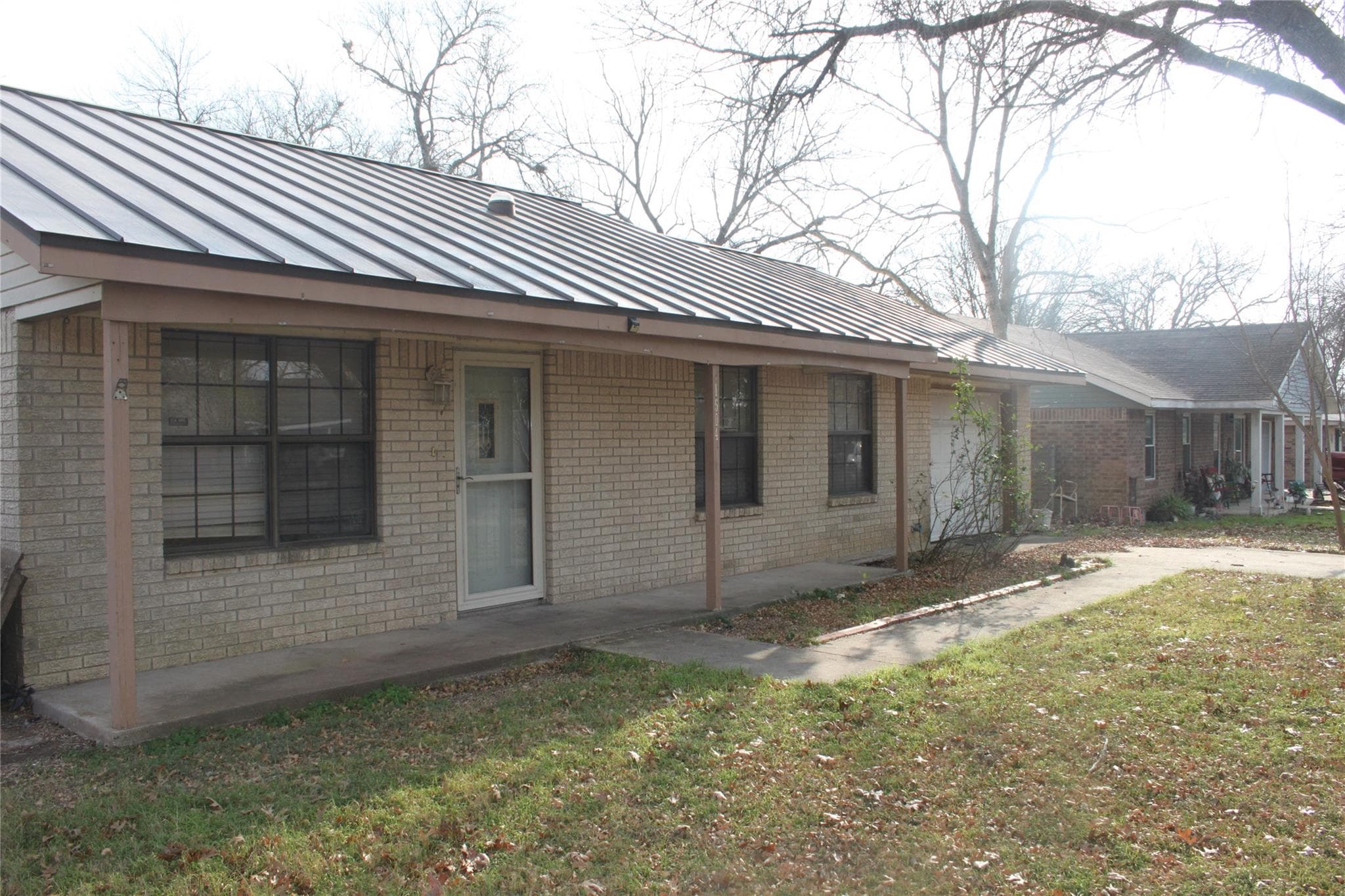 1504 Lakeview Dr
