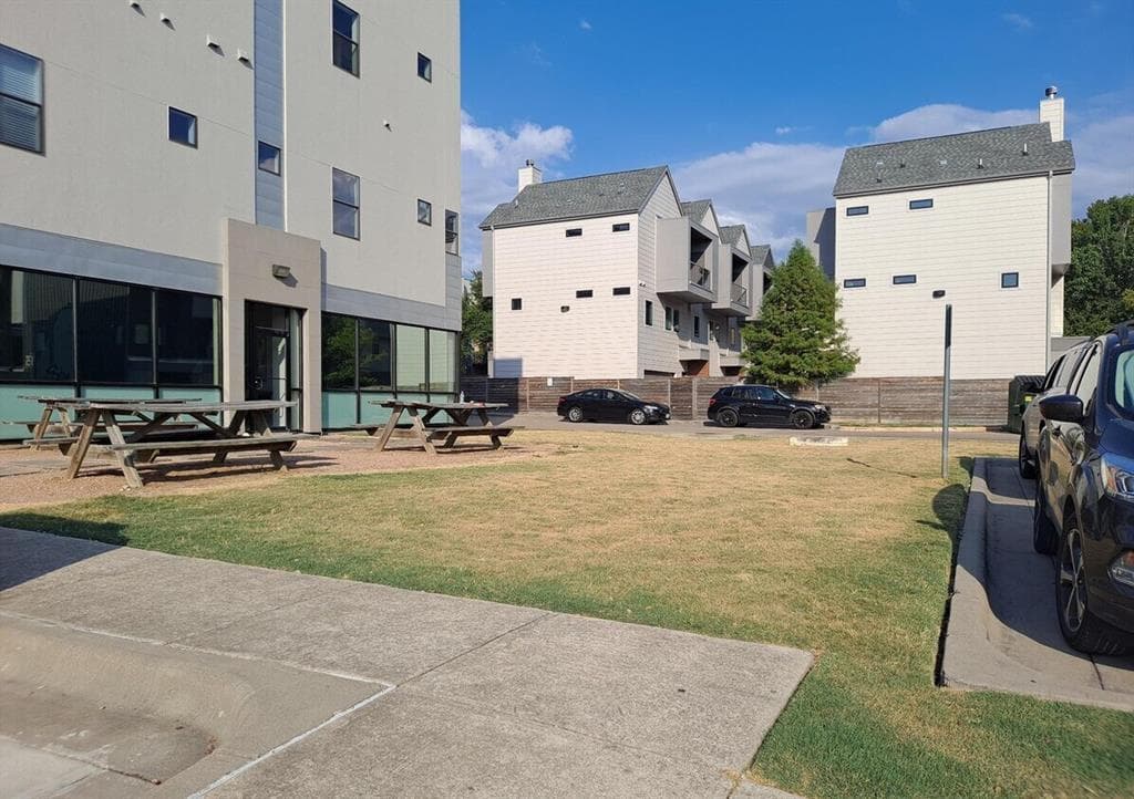 6000 S Congress Ave #Courtyard