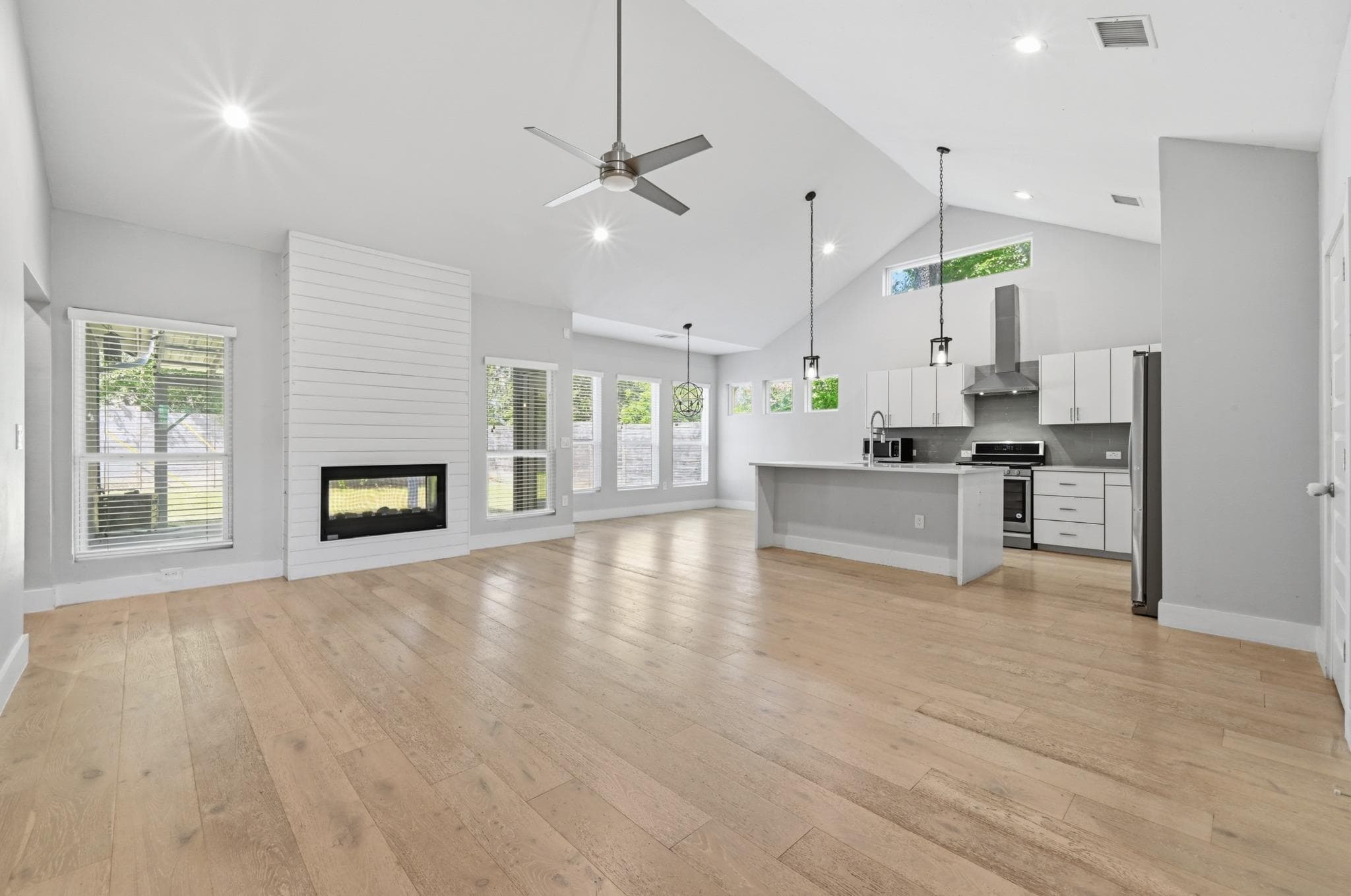 4207 Alexandria Dr