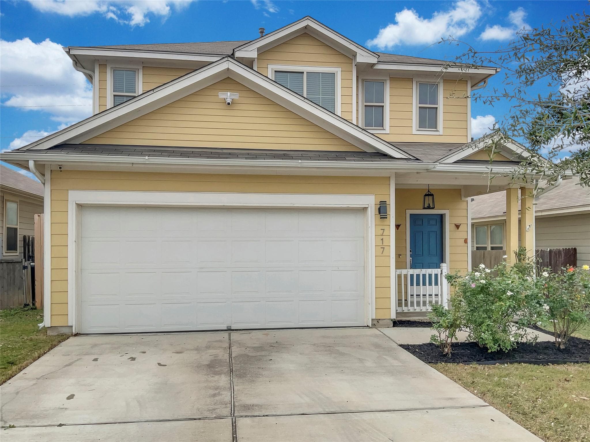 717 Twisted Oaks Ln