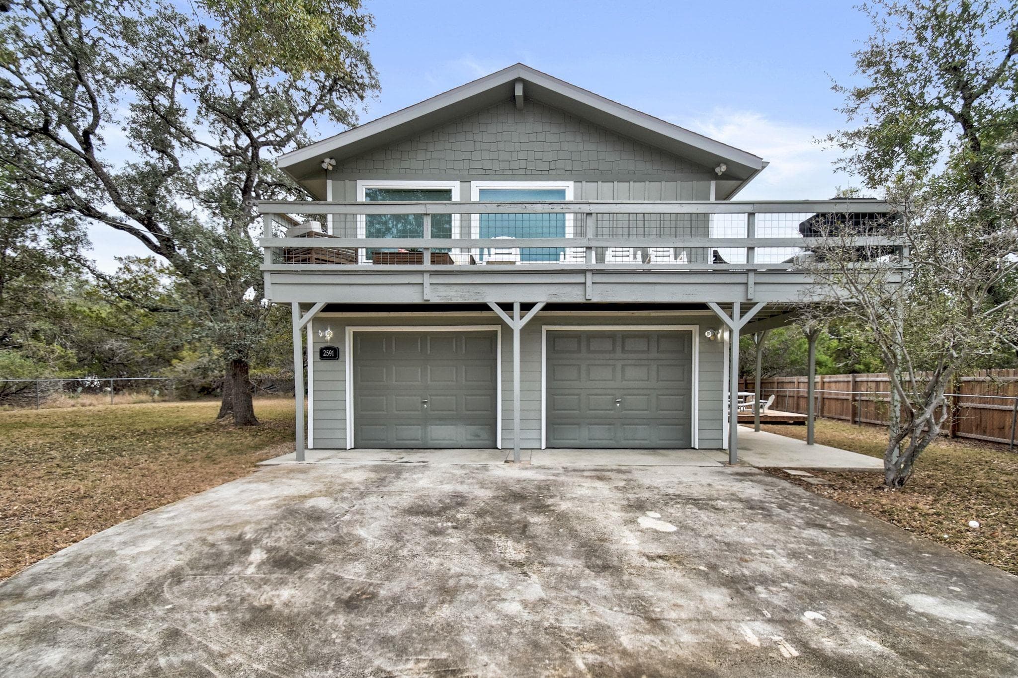2591 Lakeshore Dr