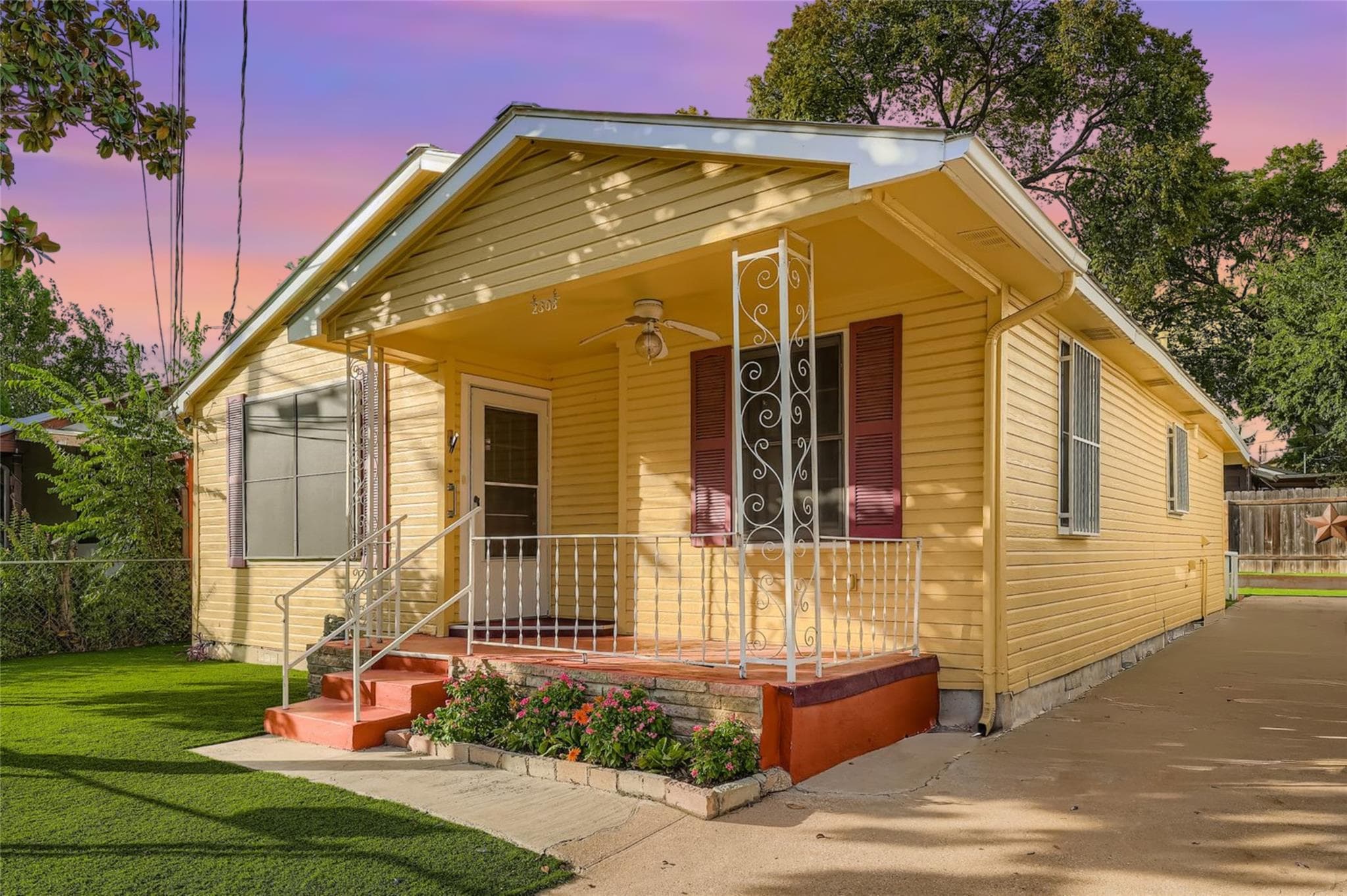 2308 Santa Rita St