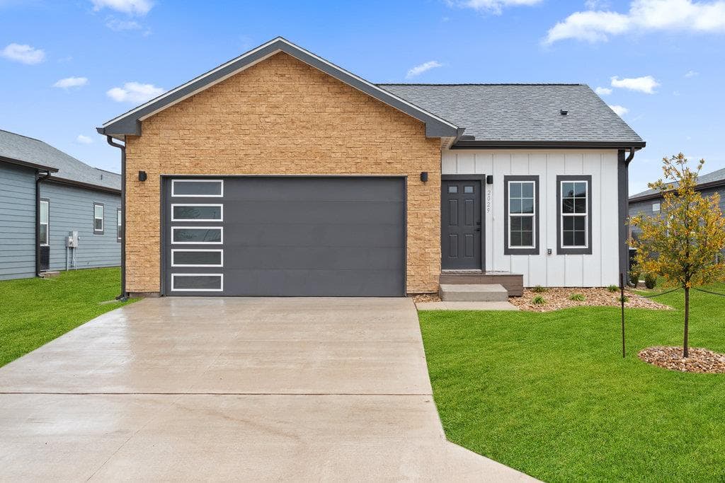 2029 Applewood Dr