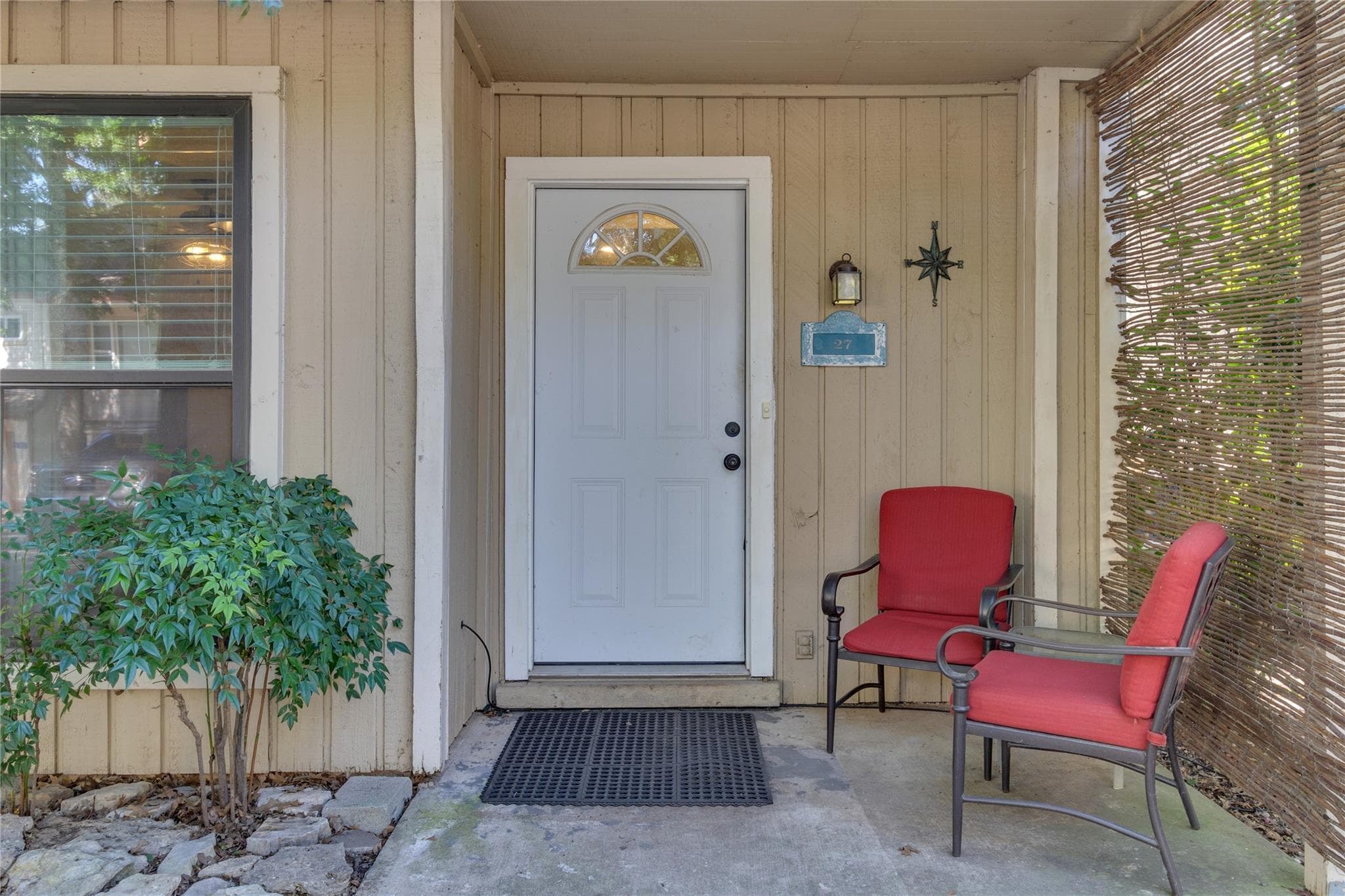 27 Marina Cir