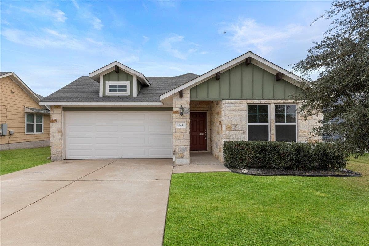 123 Saranac Dr