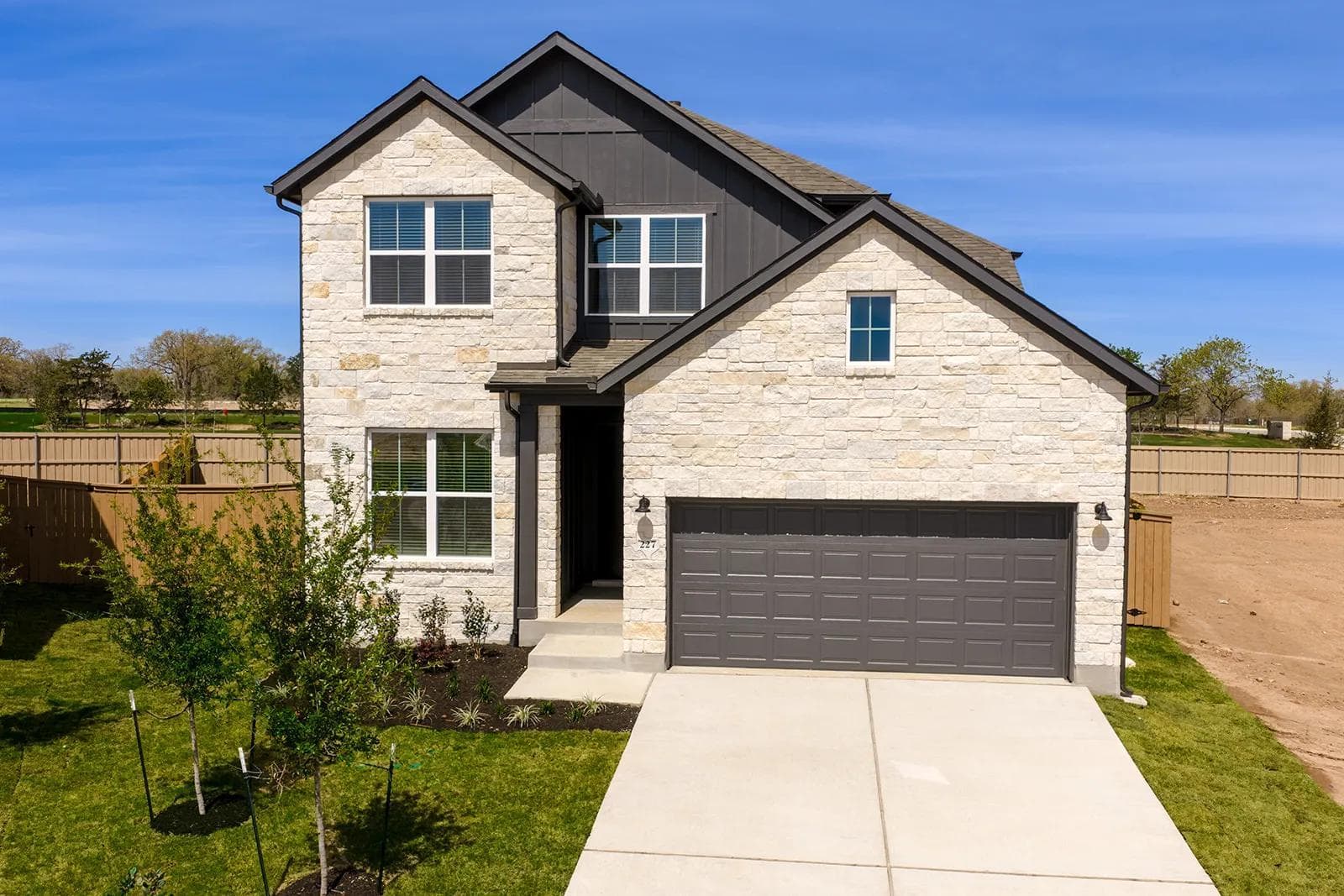 227 Kingswood Dr