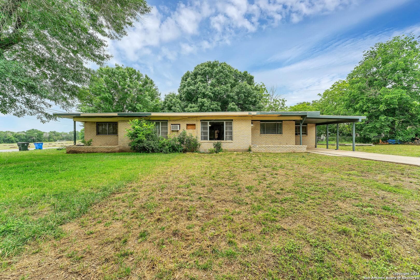 955 university Ln