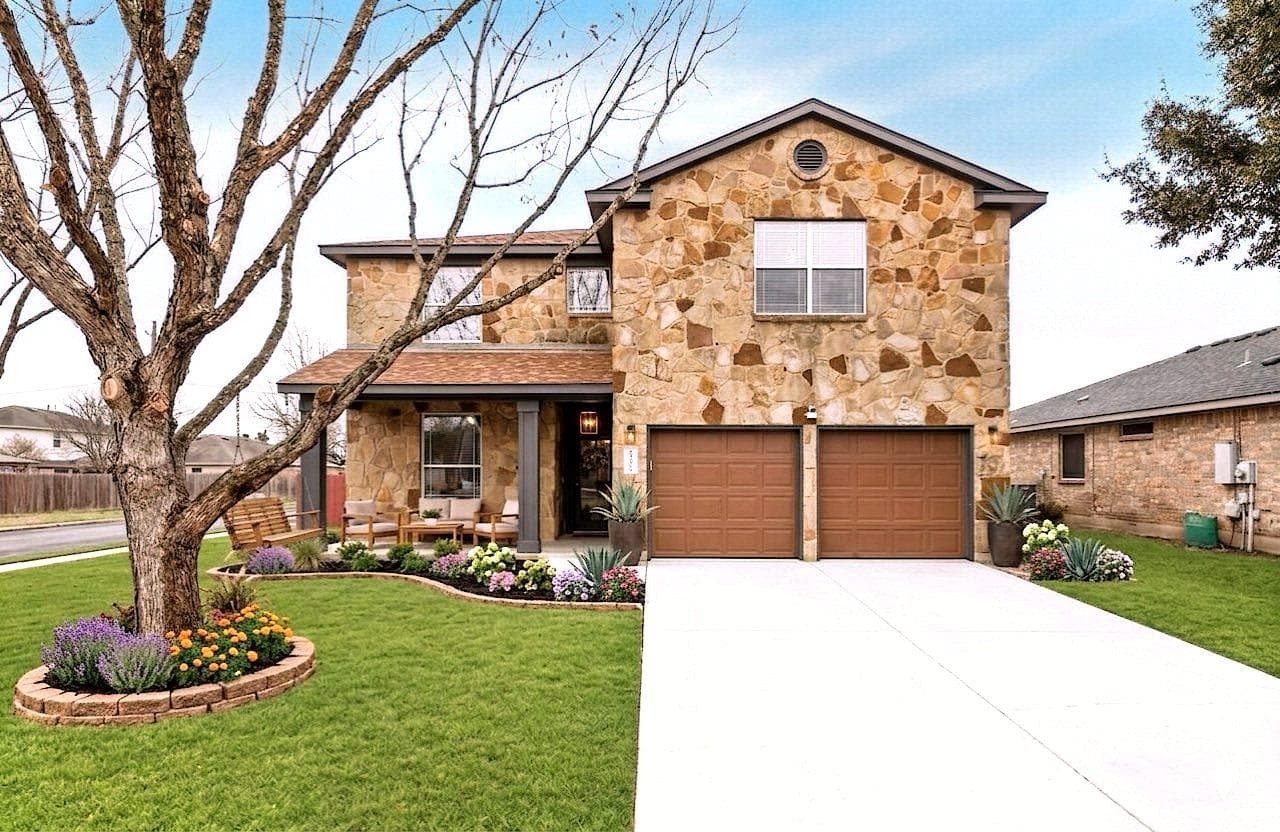 122 Mossy Rock Cv