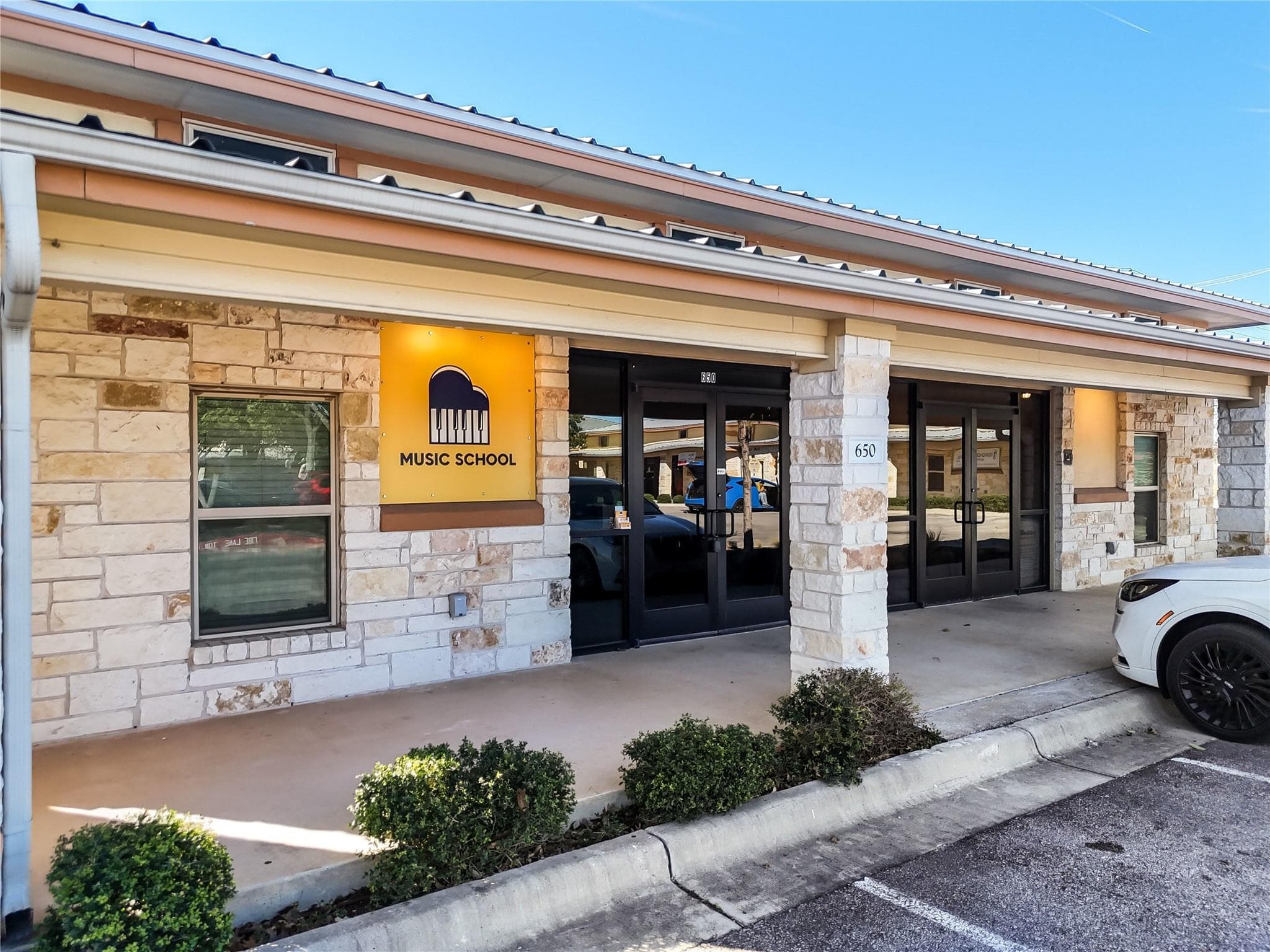 3001 Joe Dimaggio Blvd #600A + 650B