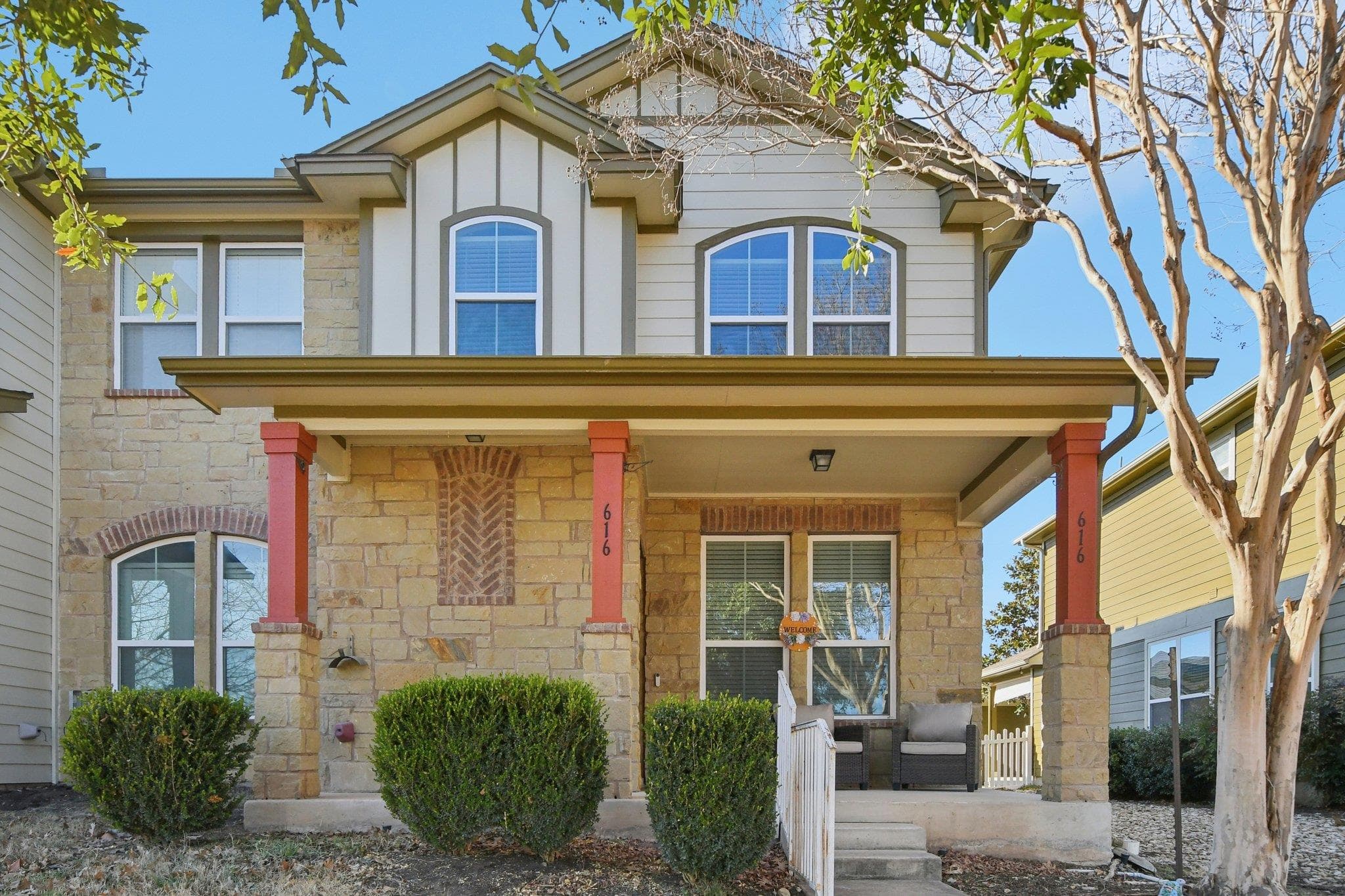 616 Lookout Tree Ln