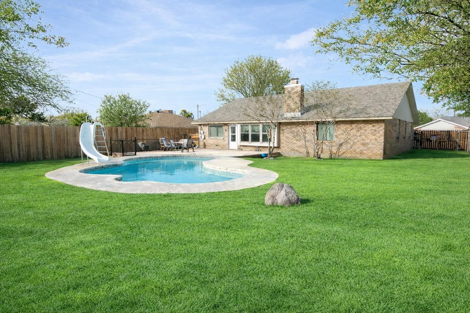 1609 Woodhill Dr
