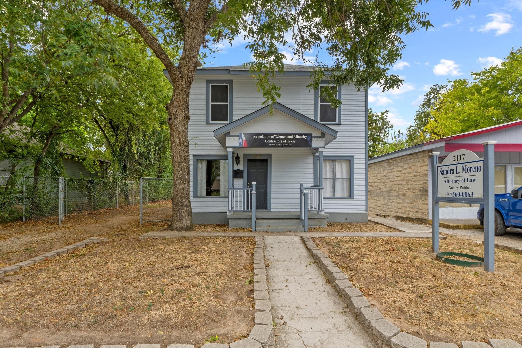 2117 E Cesar Chavez St