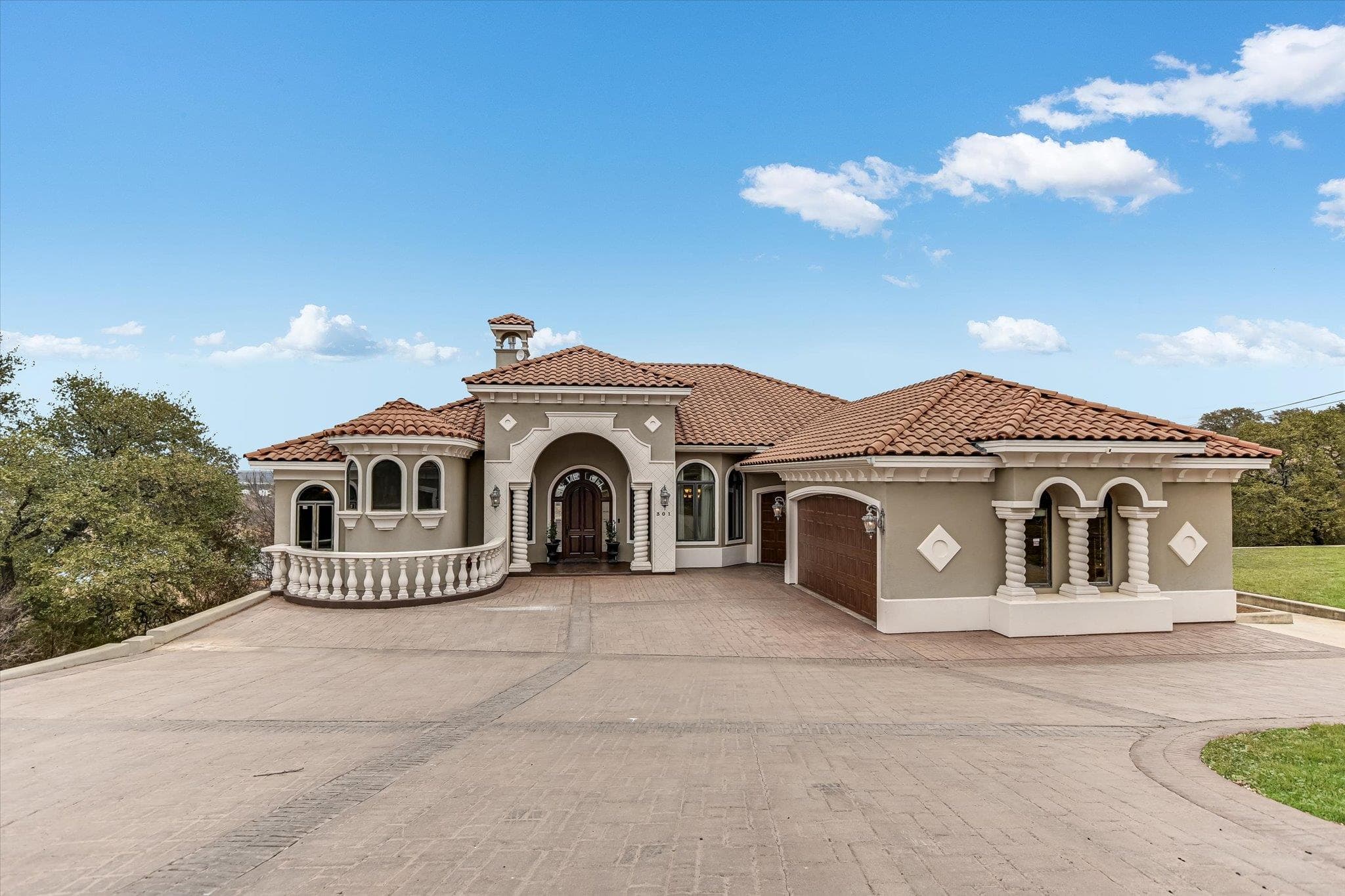 301 Circle Dr