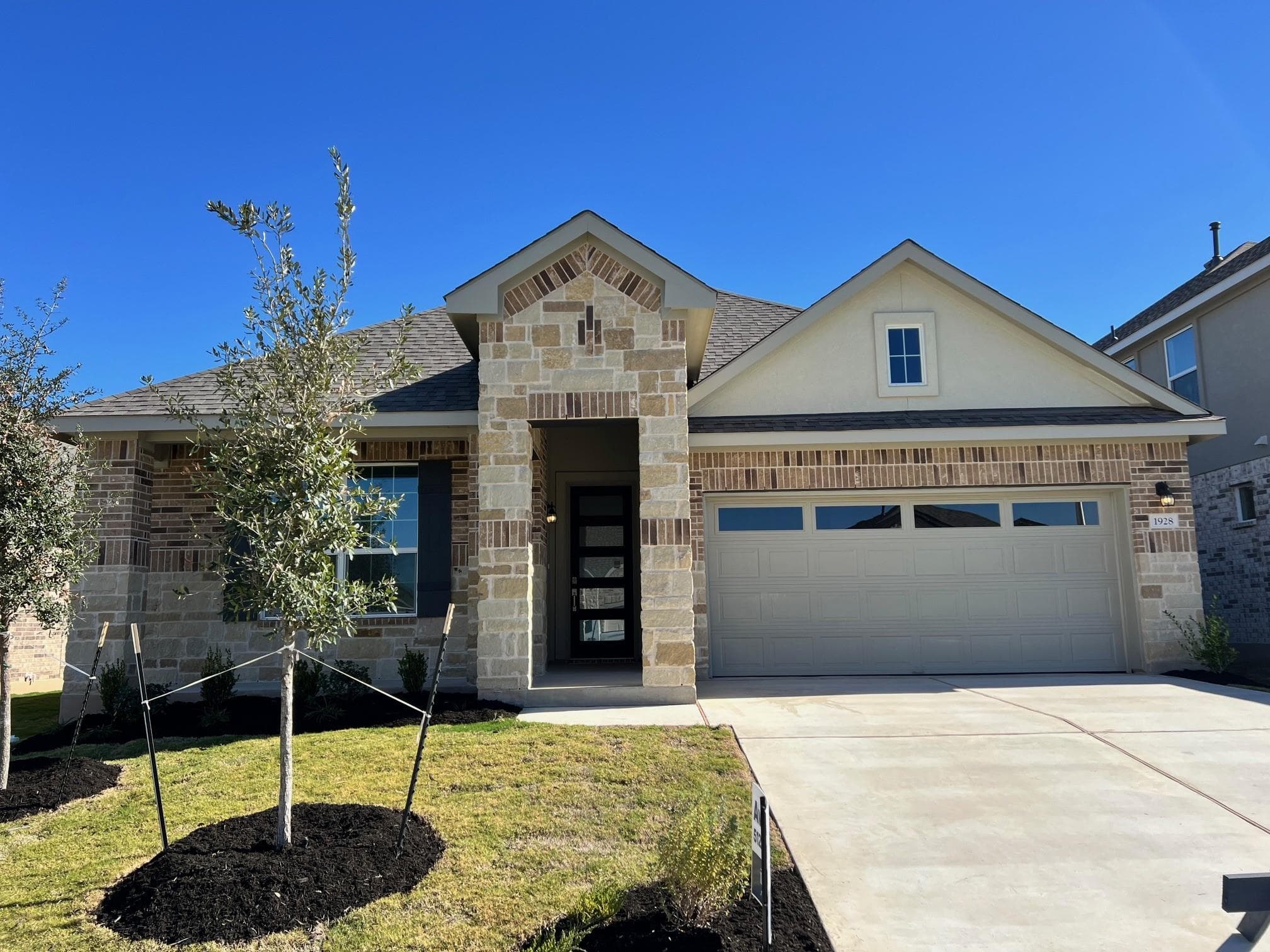 1917 LAZY ACRES St
