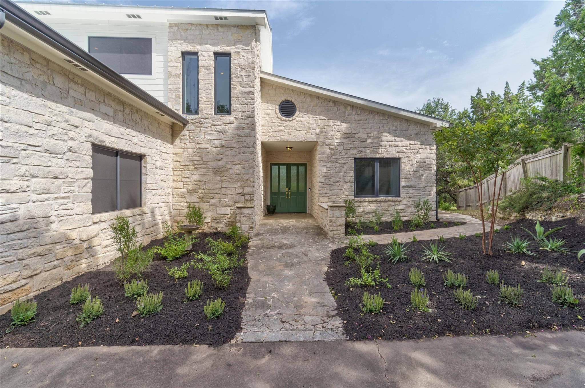 2102 Paisano Rd