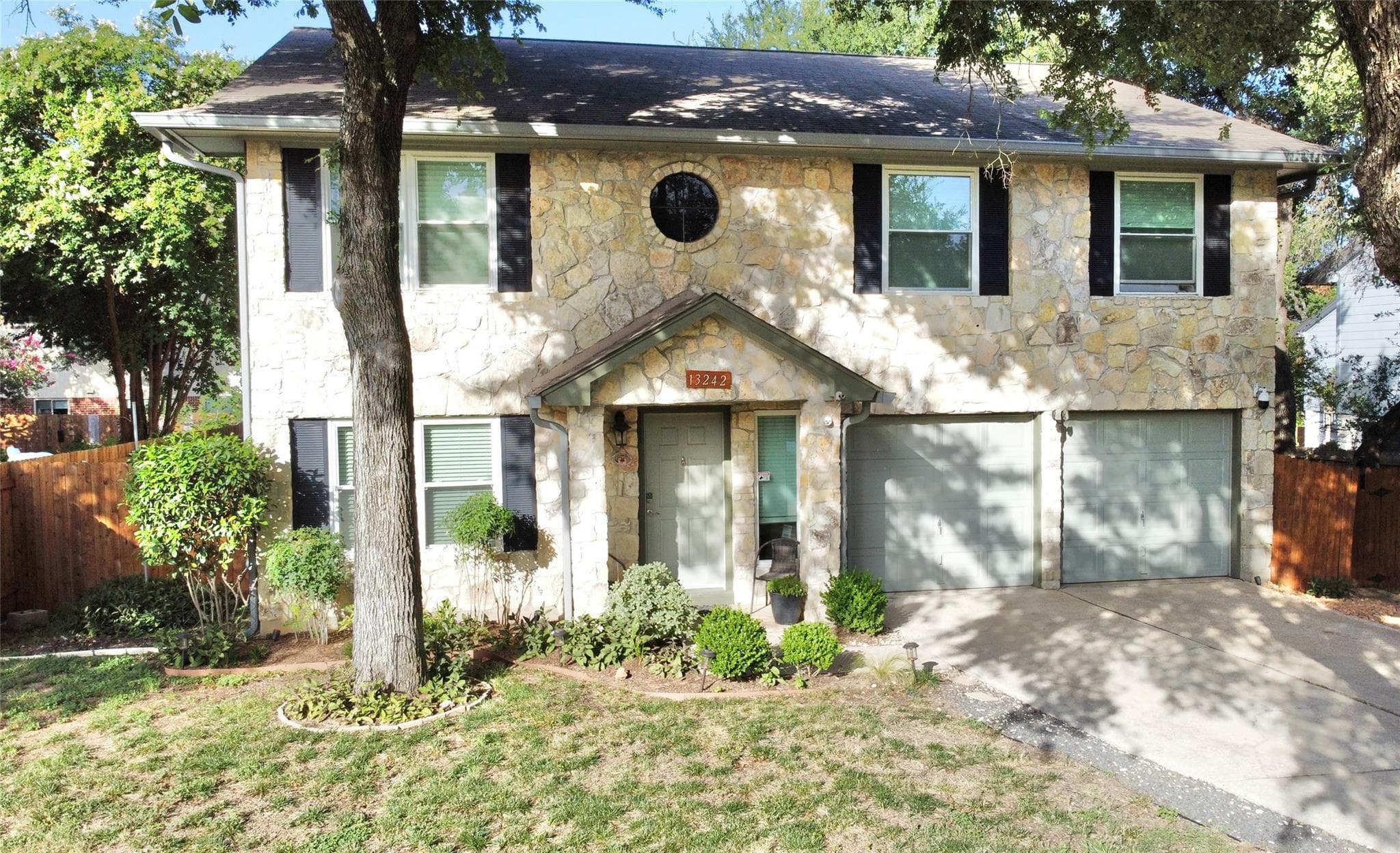 13242 Kerrville Folkway None