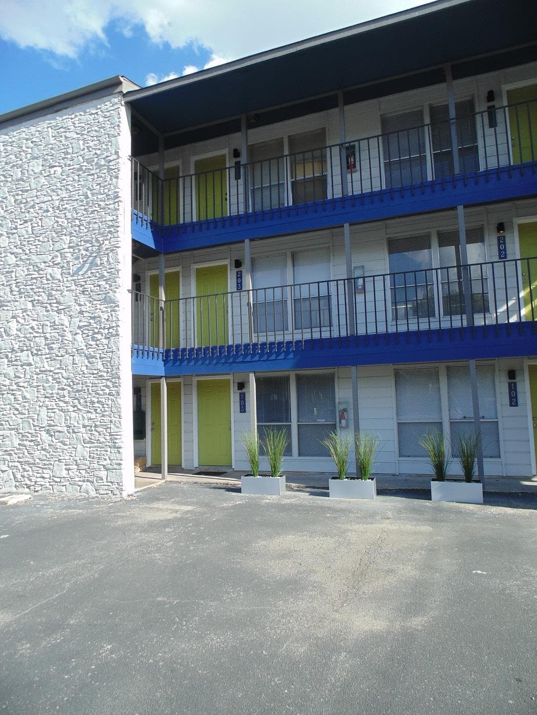 4303 Duval St #204