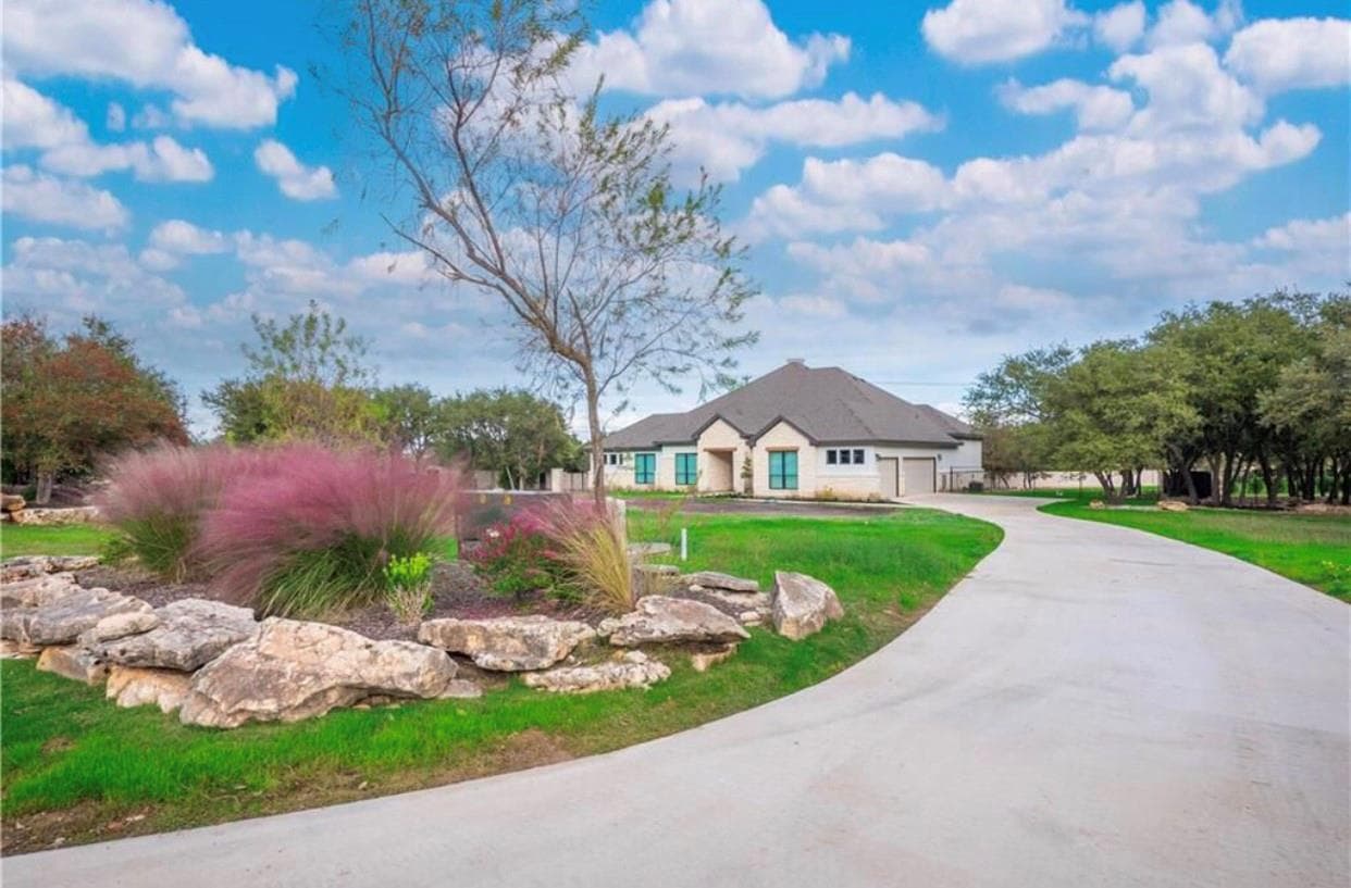 101 Gabriel Woods Dr
