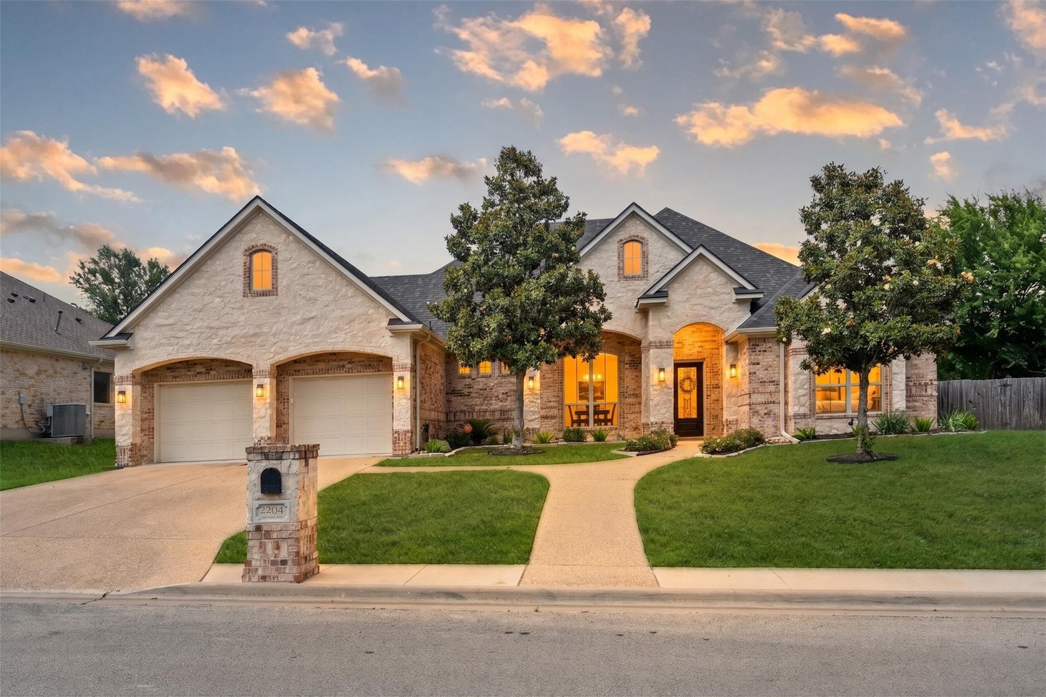2204 Deerfield Dr