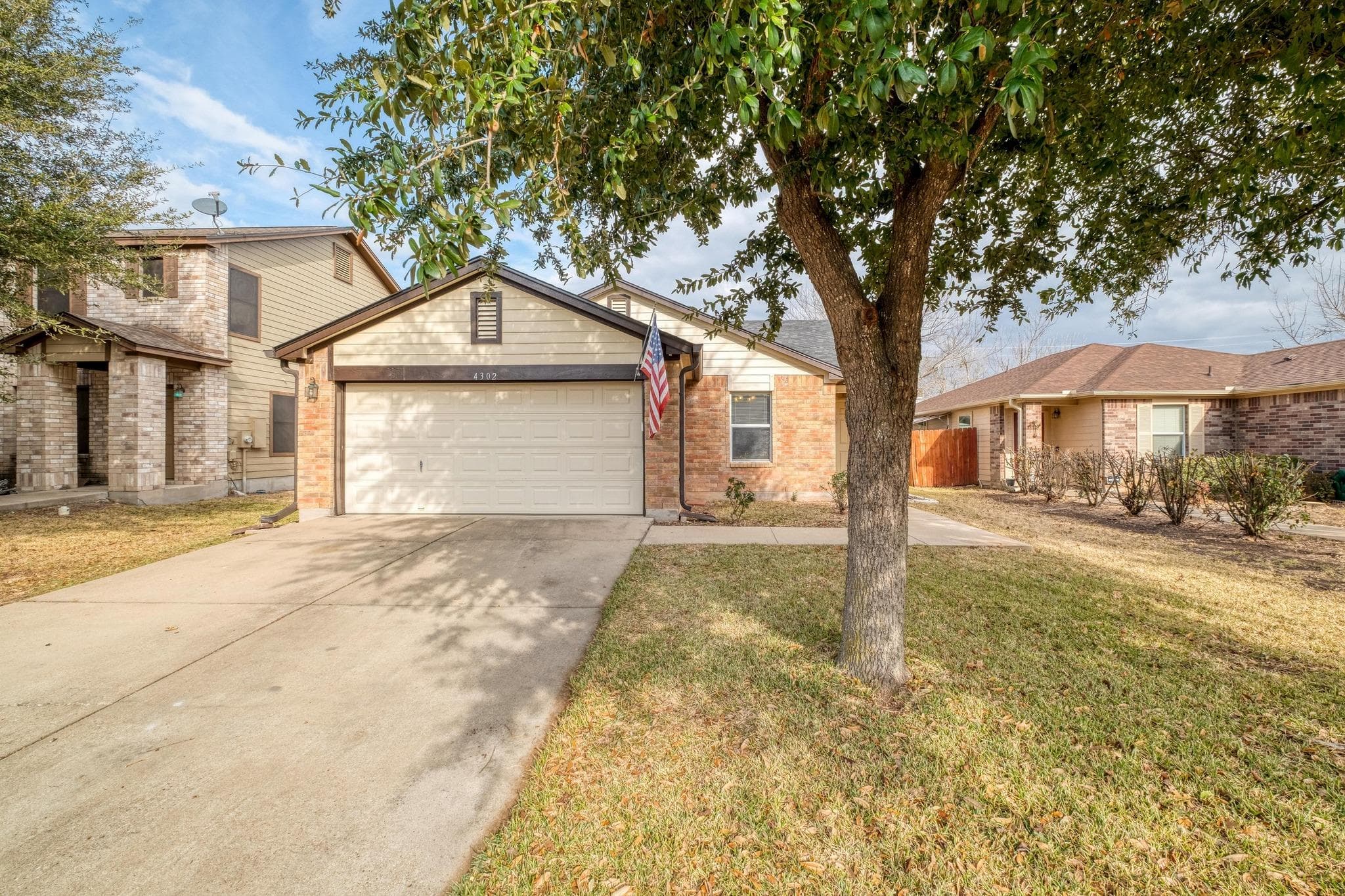 4302 Kings Canyon Dr
