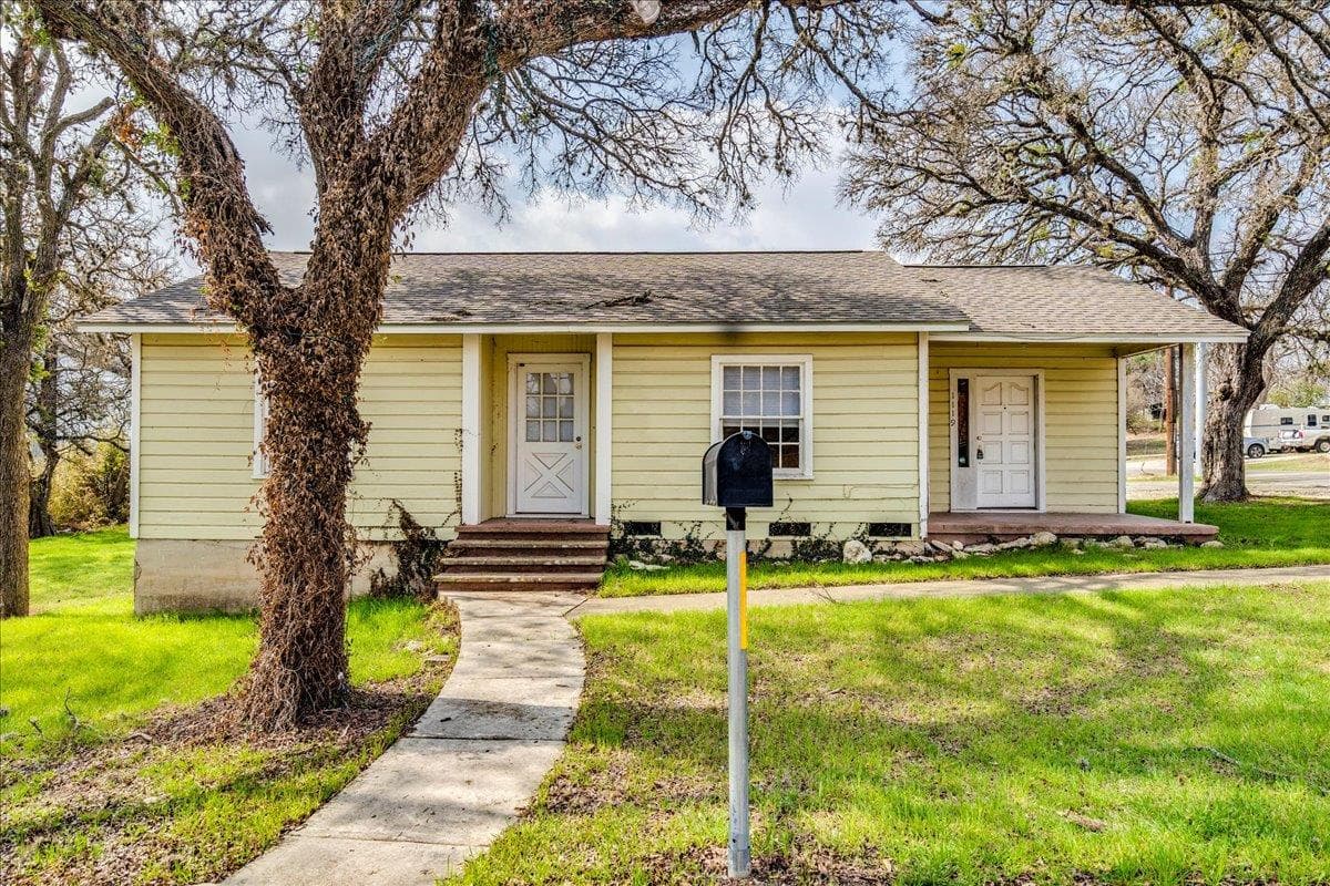 1119 N LBJ Dr