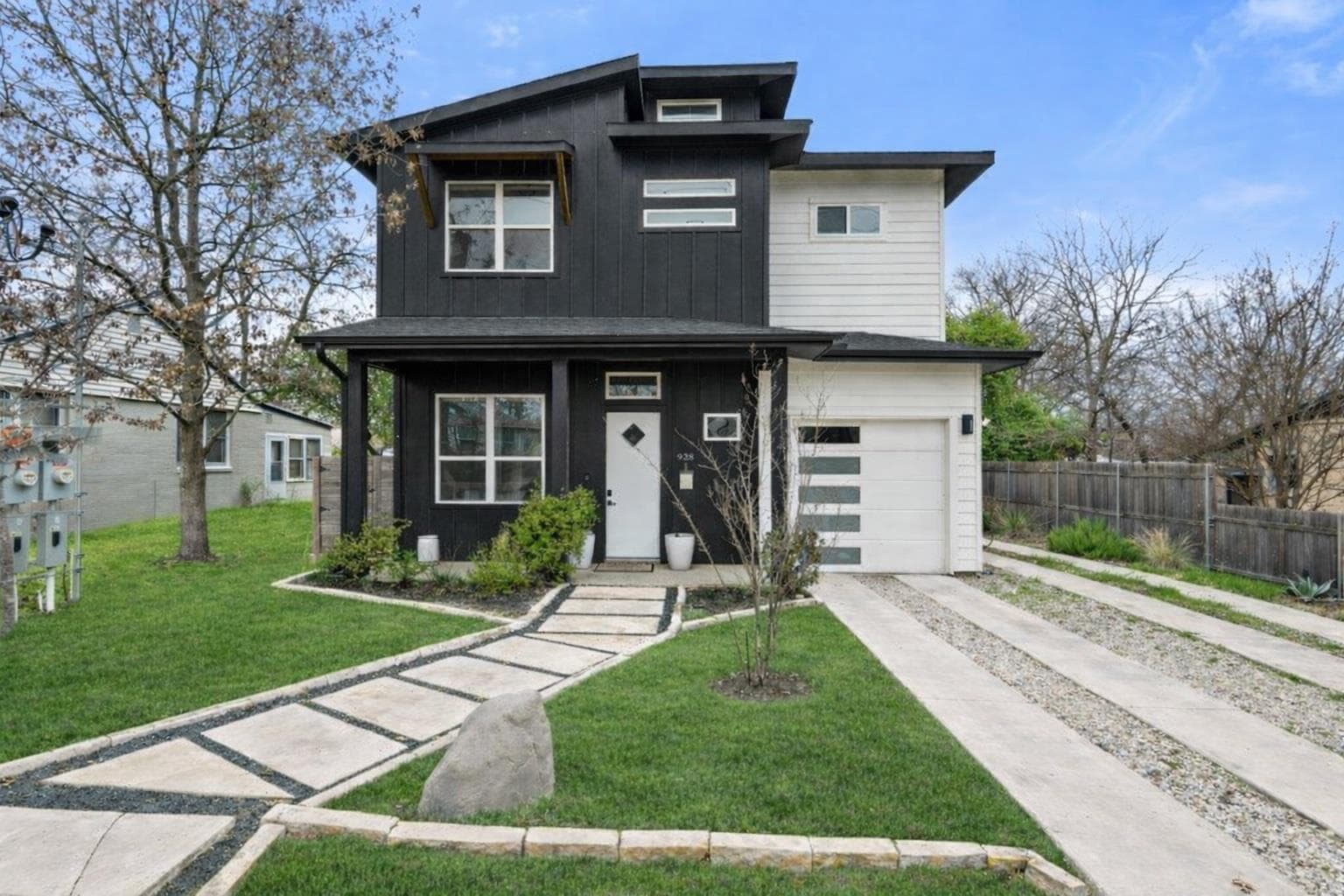 928 E 53rd 1/2 St #1