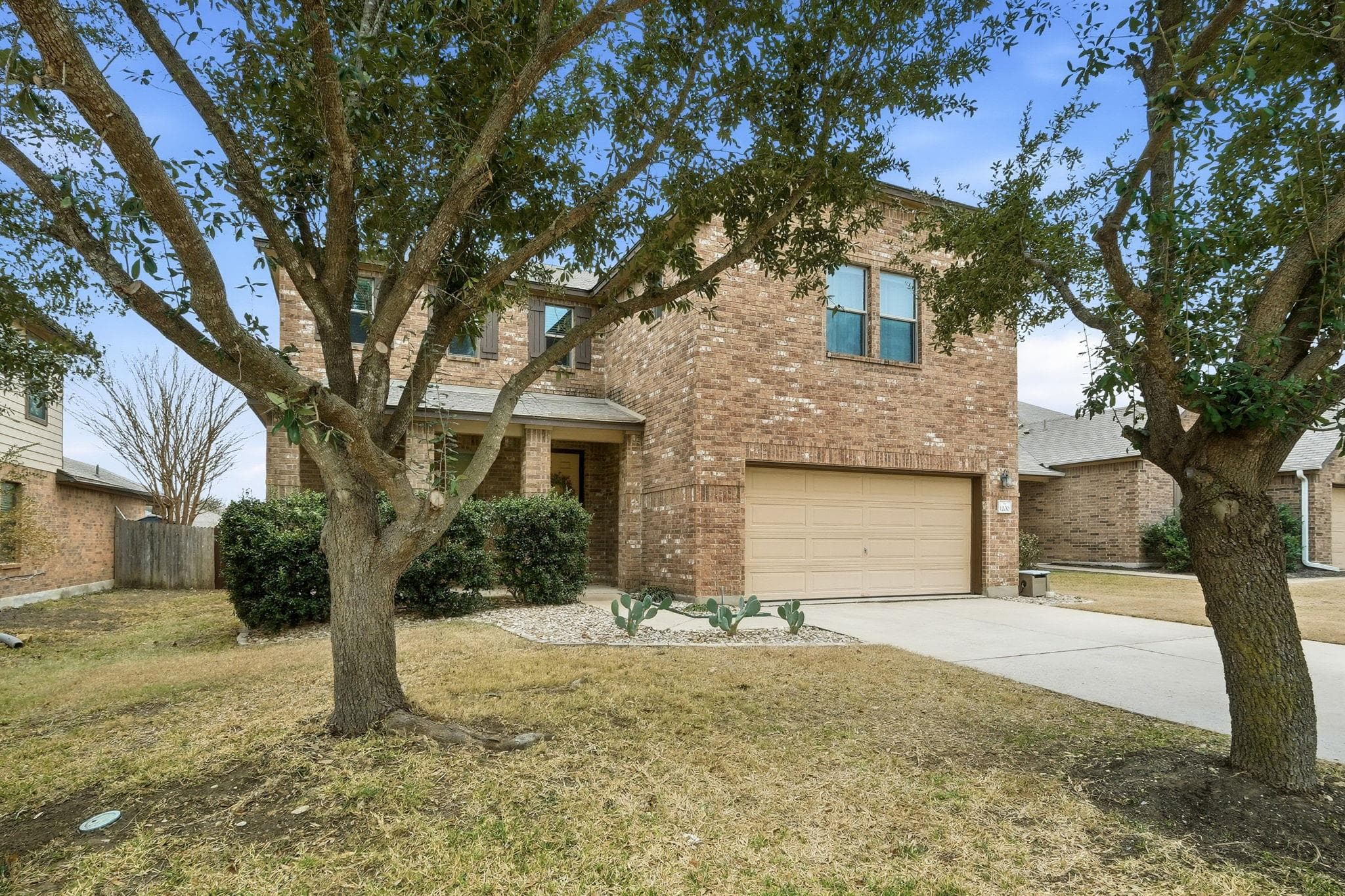 1200 Hyde Park Dr