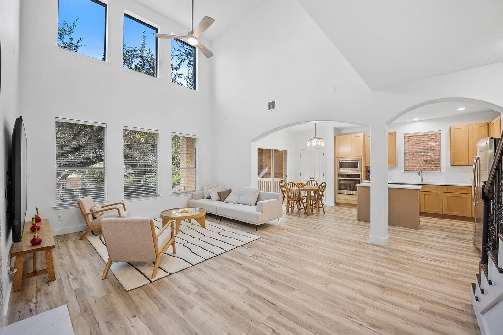 313 El Socorro Ln