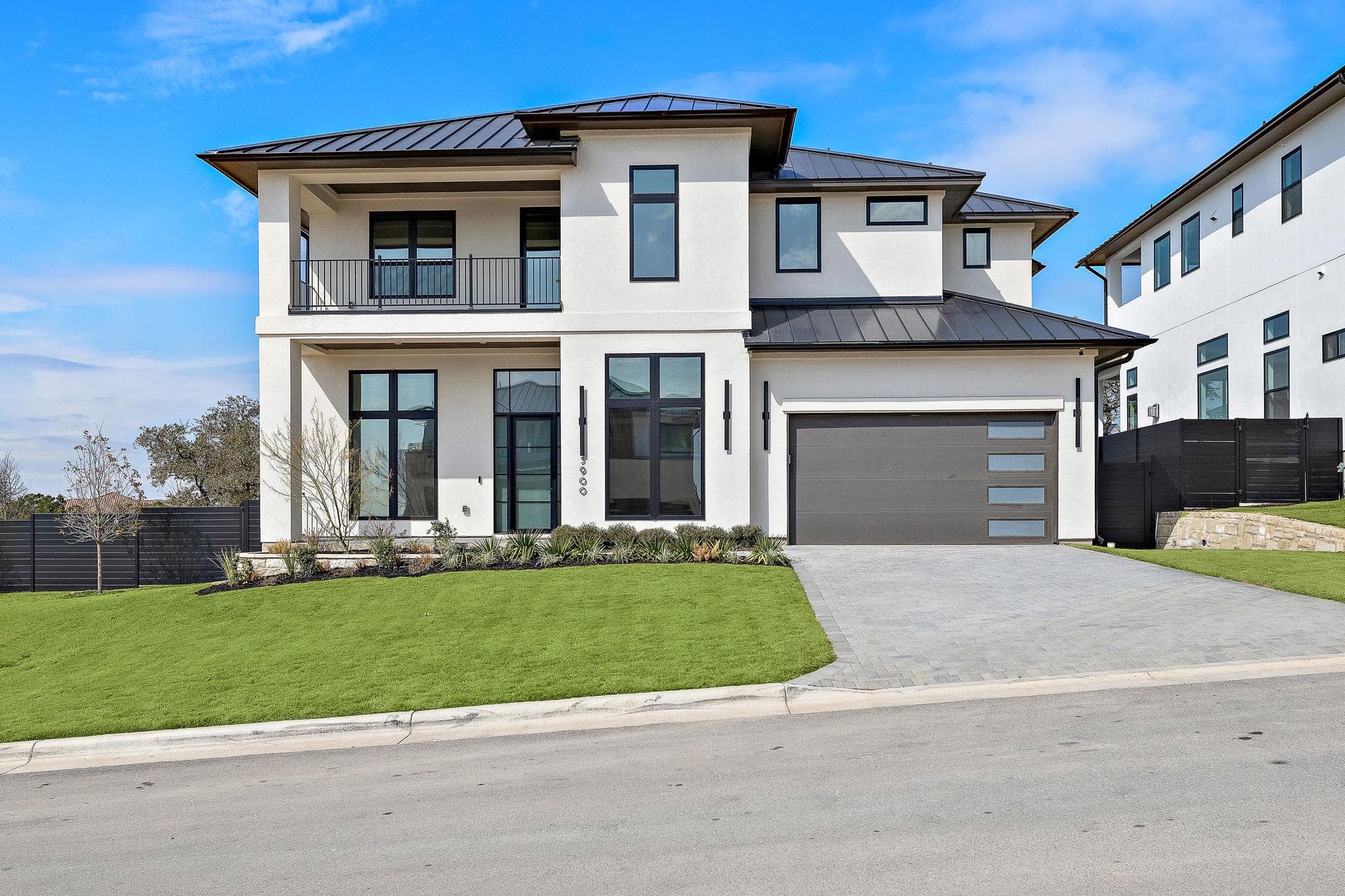 5900 Moondust Ln
