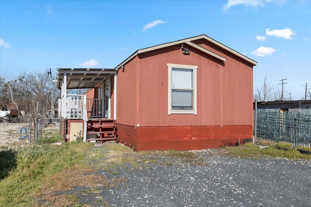 337 SW Front St