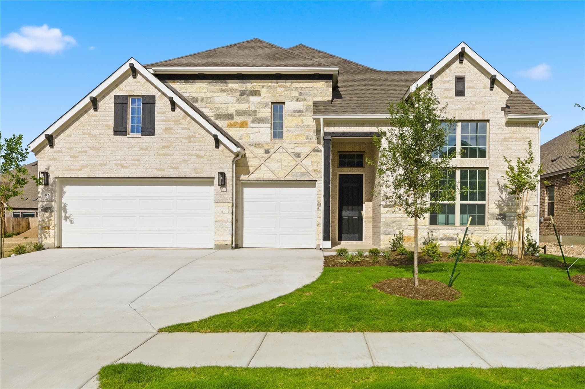 912 Landing Ln