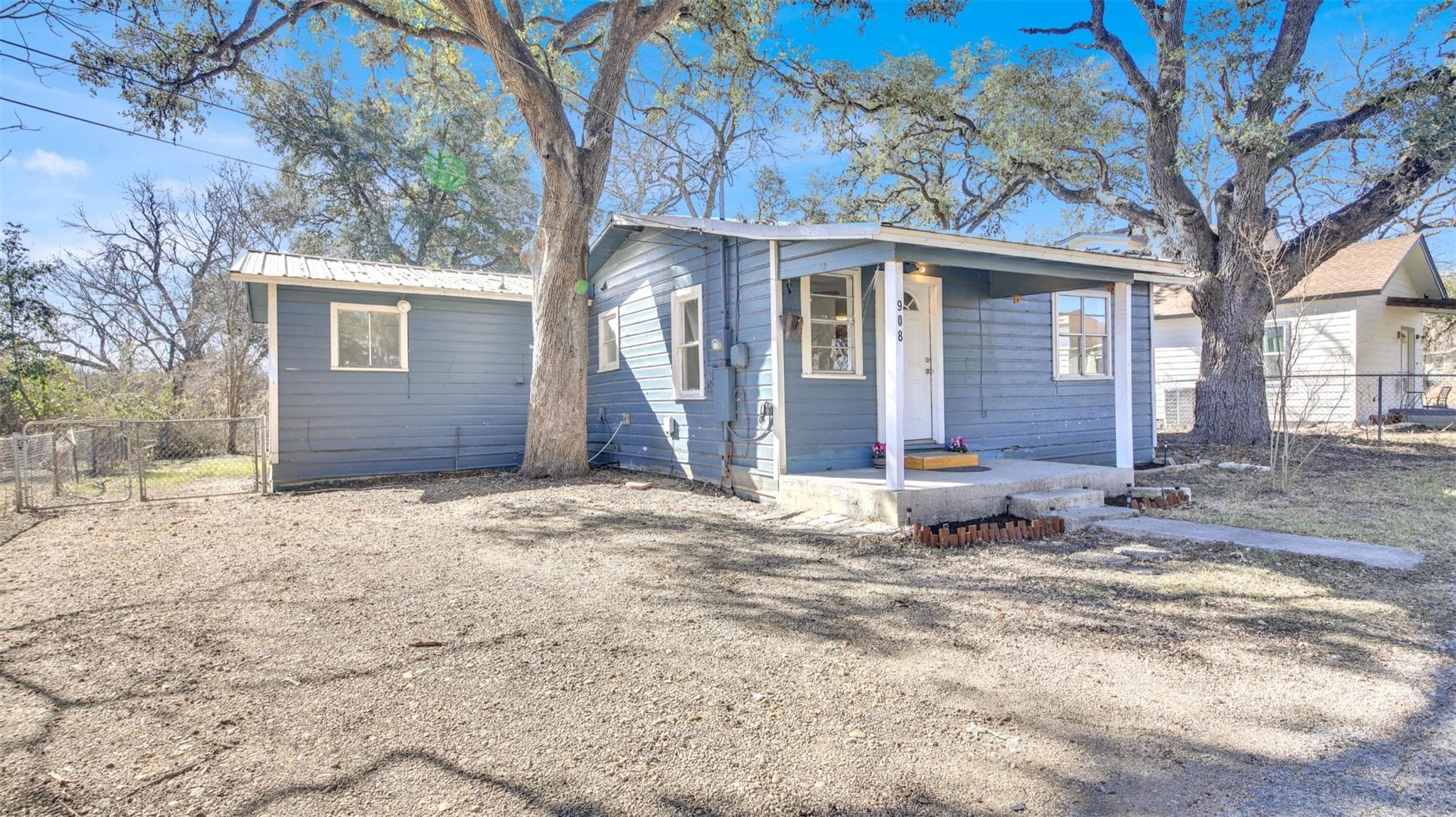 908 Tank St