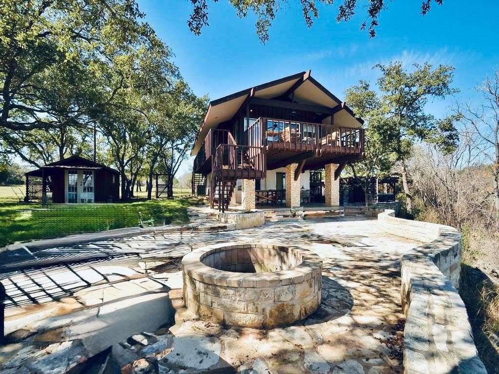 729 Nomad Dr