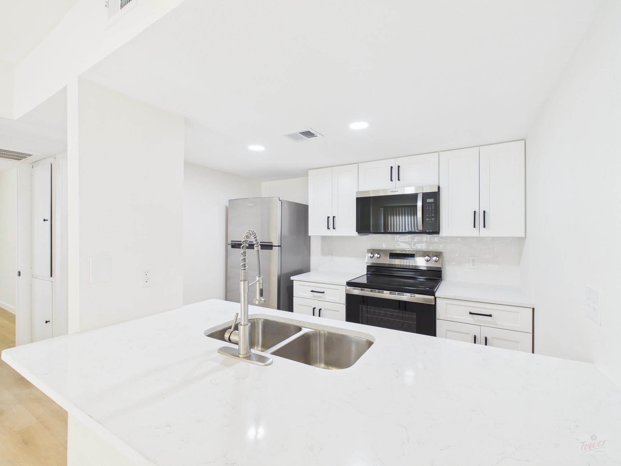 2124 Burton Dr #105
