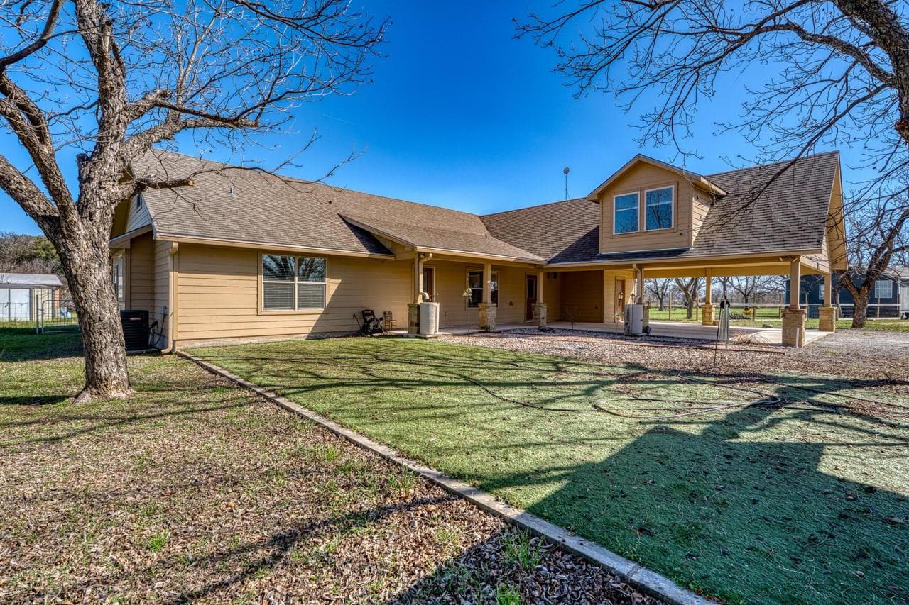 109 Pecan Orchard Ln