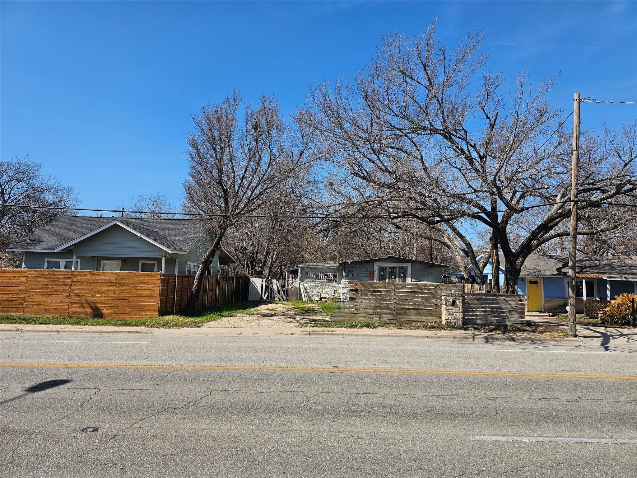 516 Montopolis Dr