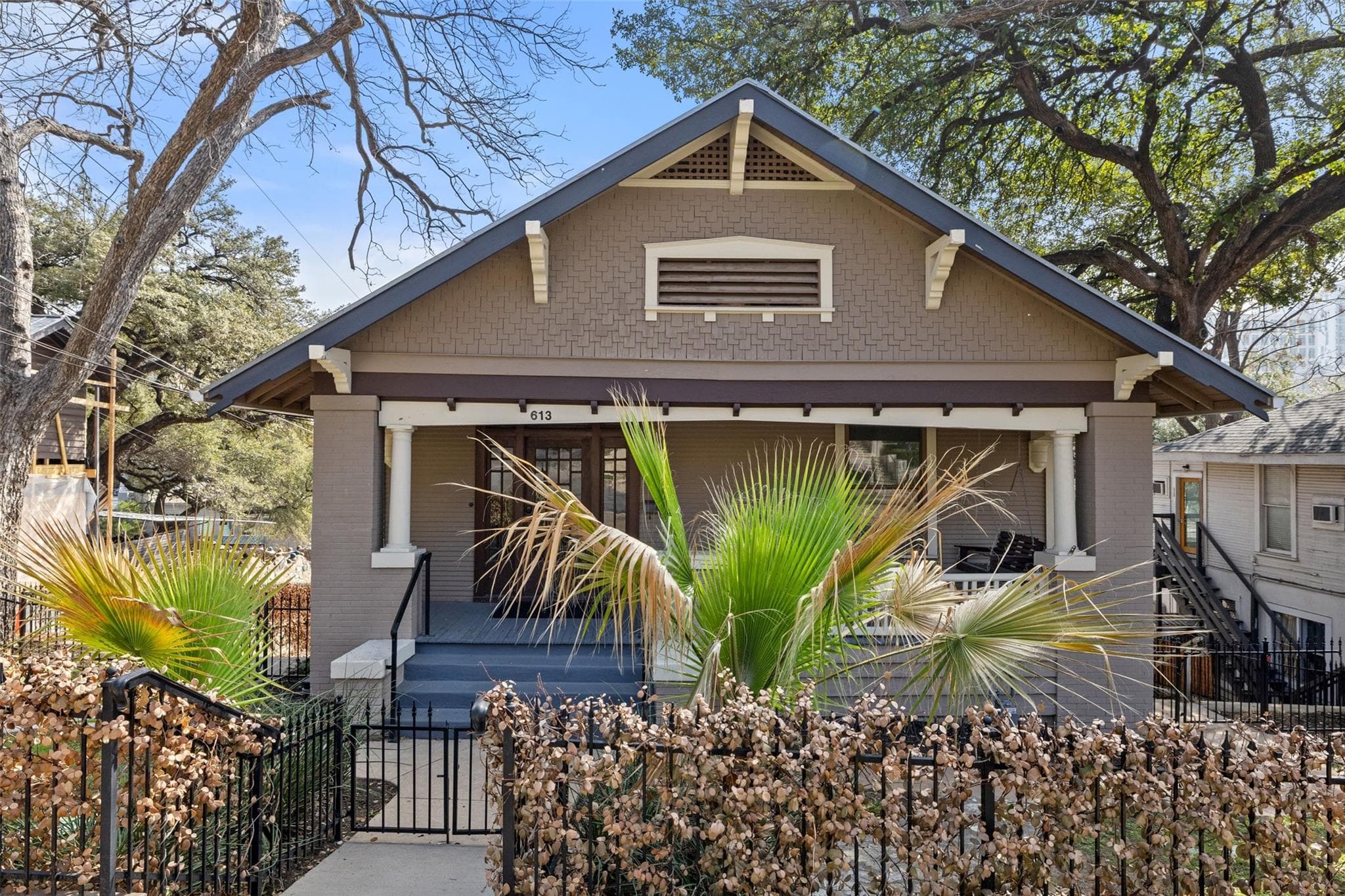 613 Baylor St