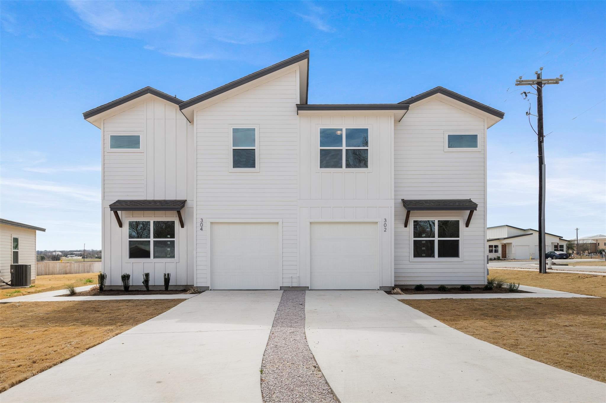 304 E 19.5 St #304
