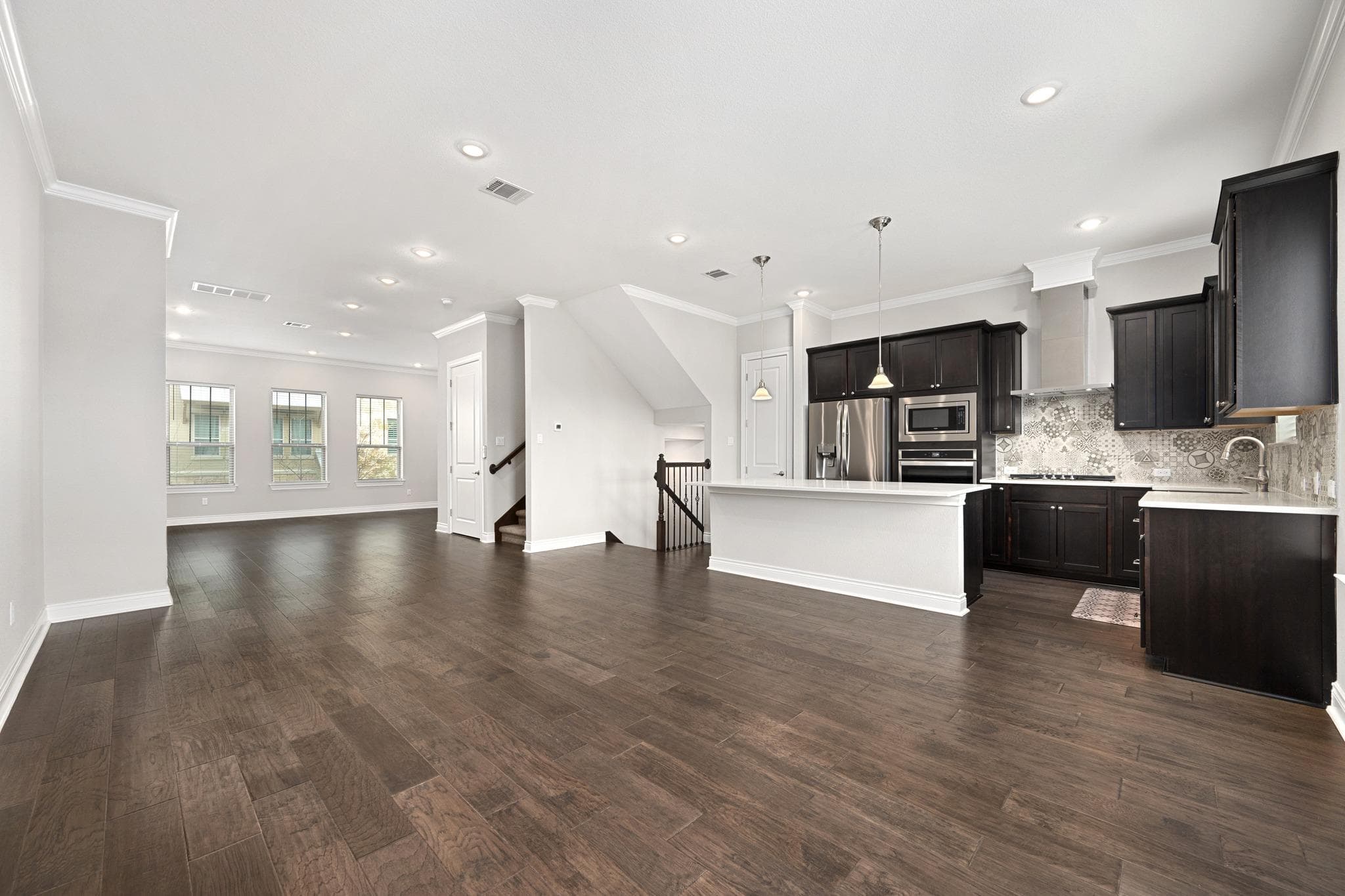 313 Adams St
