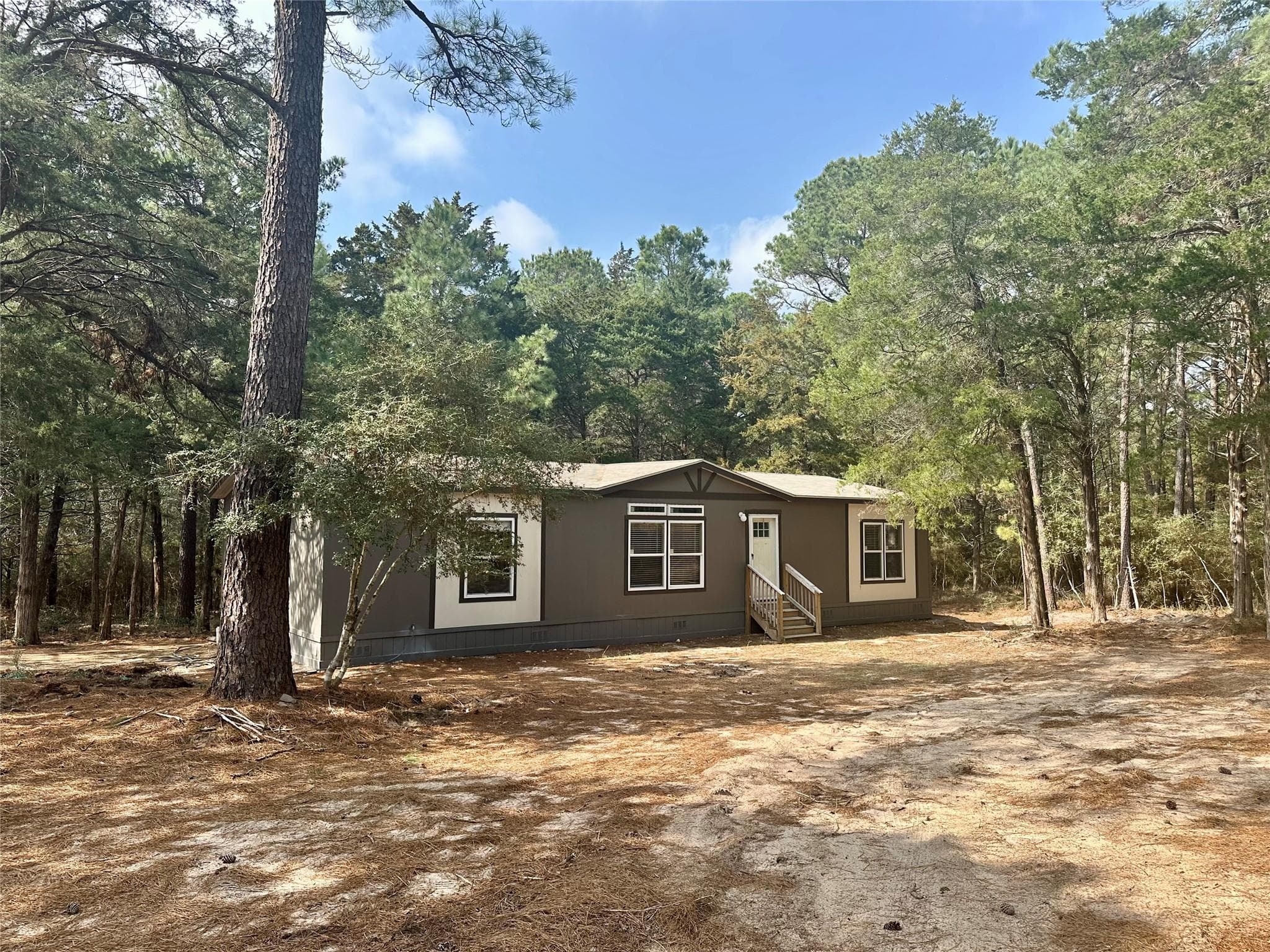 1053 Elm Crest Dr