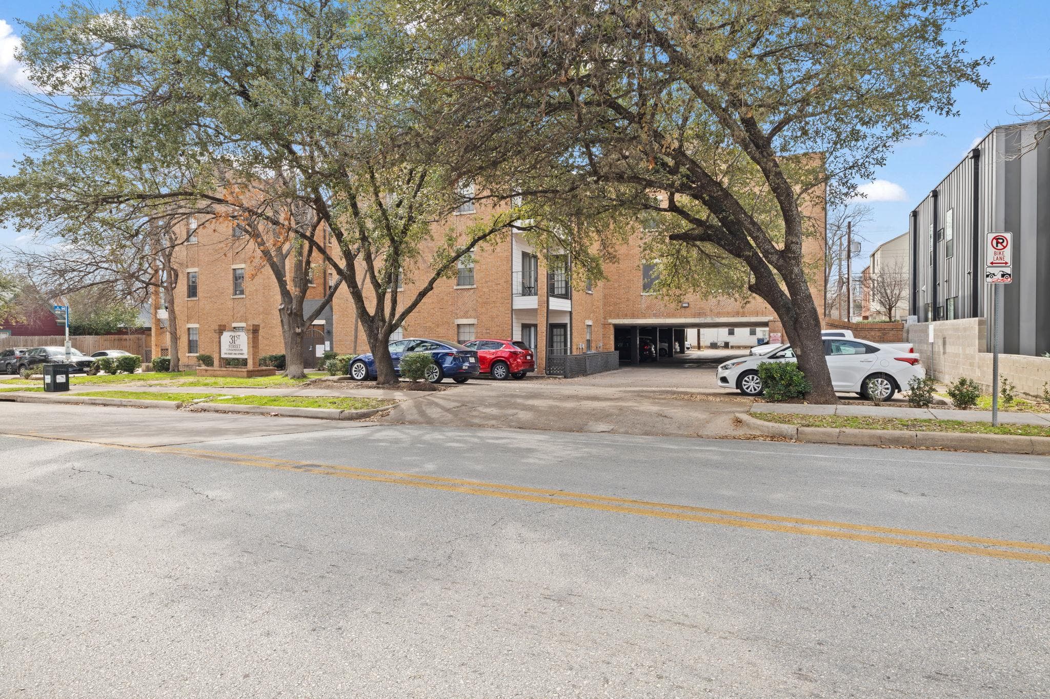 203 E 31st St #308