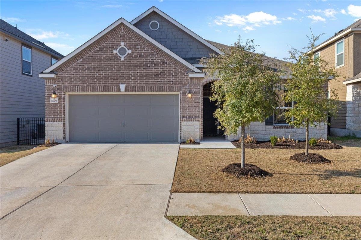 6909 Daniel Ranch Dr