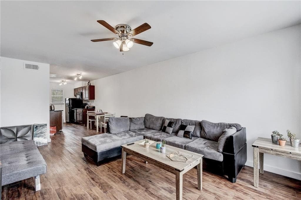 2200 San Gabriel St #303