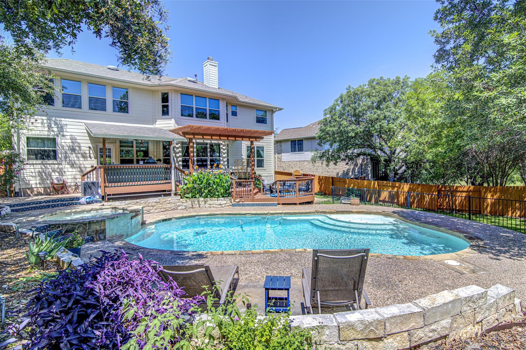 208 Kettleman Ln N