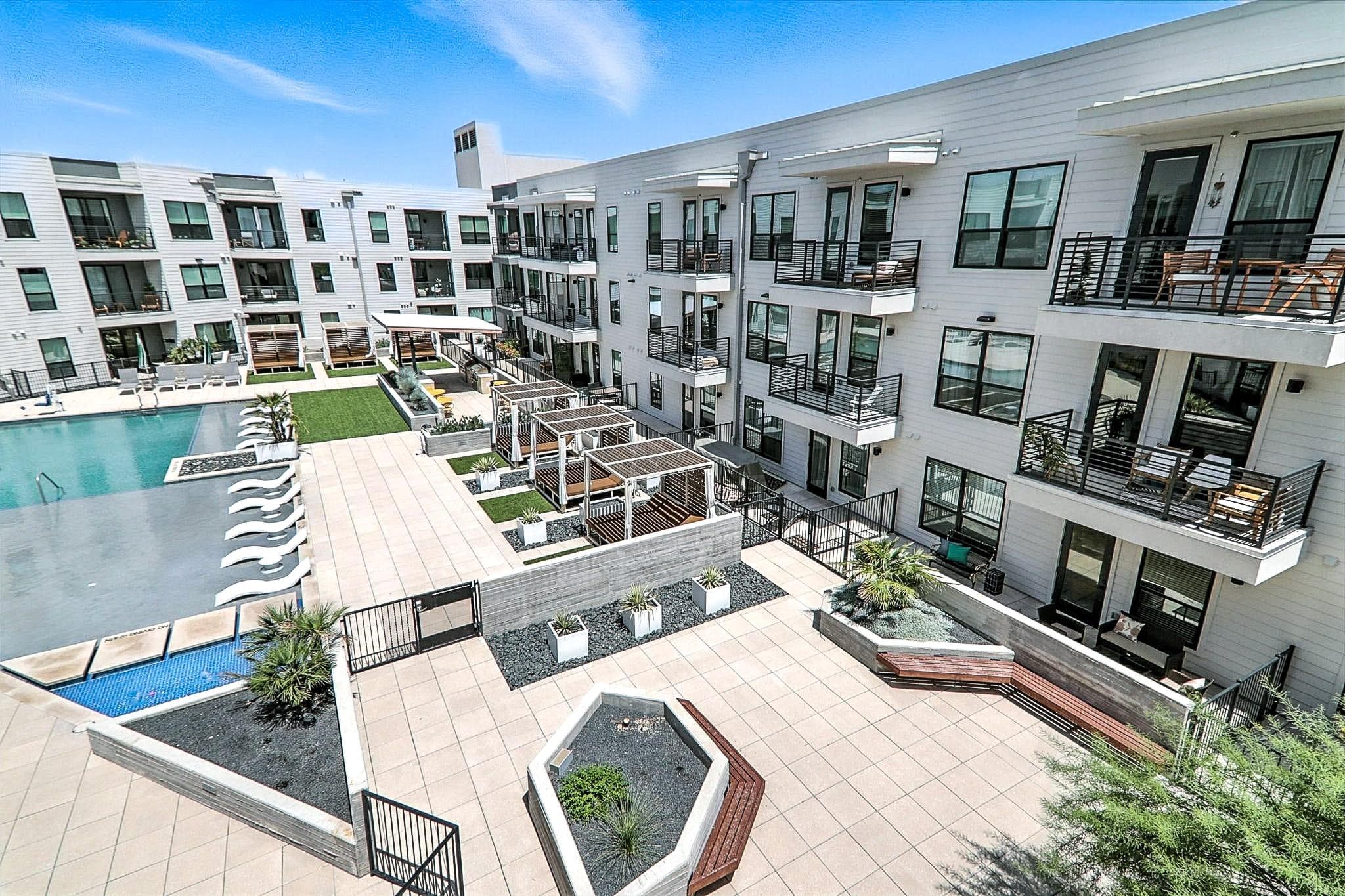 1701 Simond Ave #639