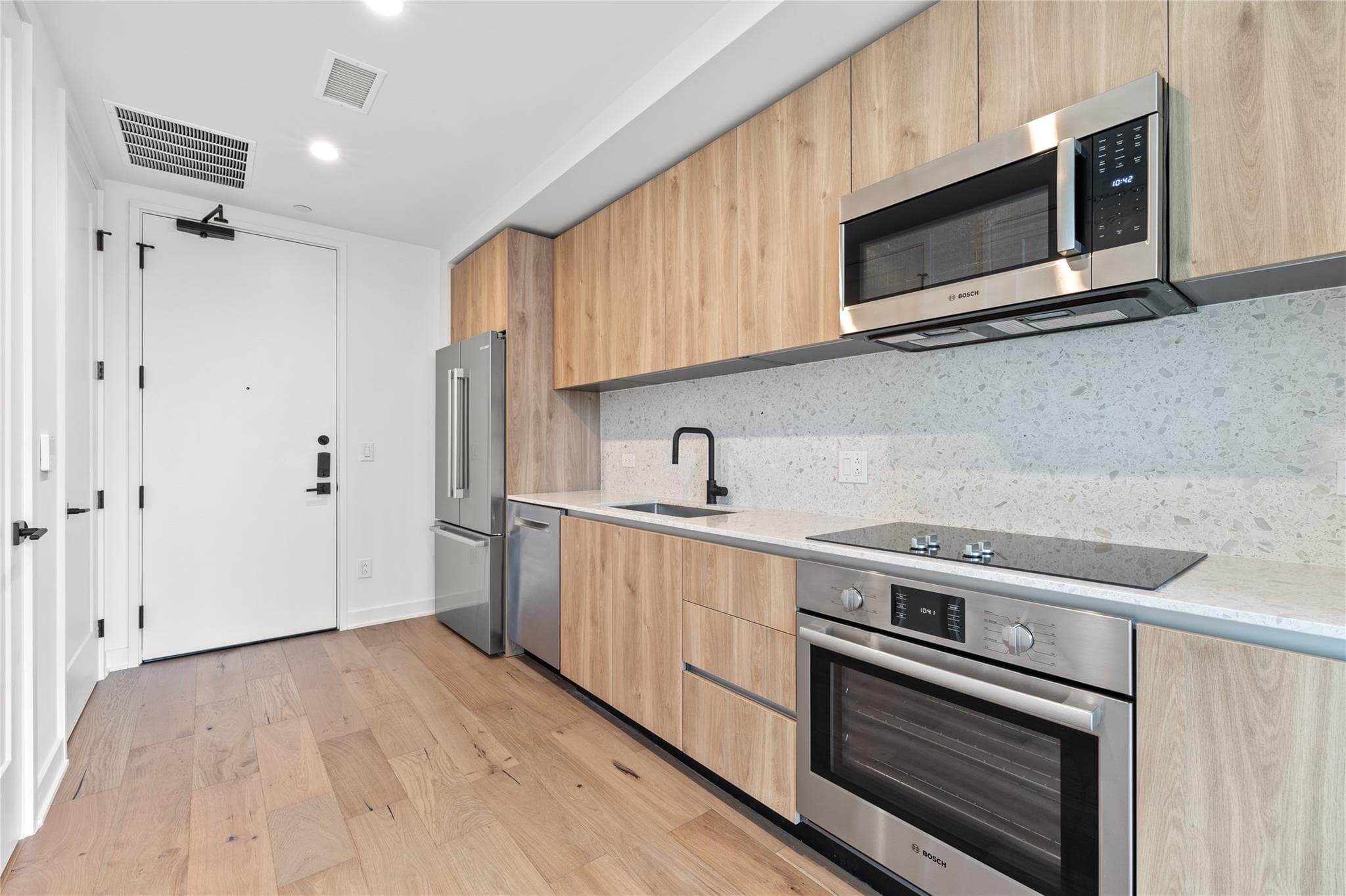 84 East Ave #1608