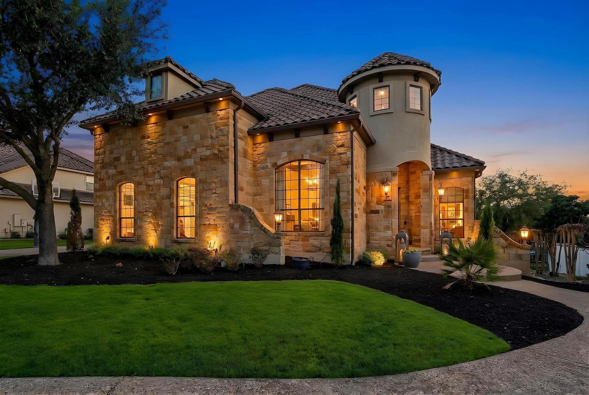 2104 University Club Dr