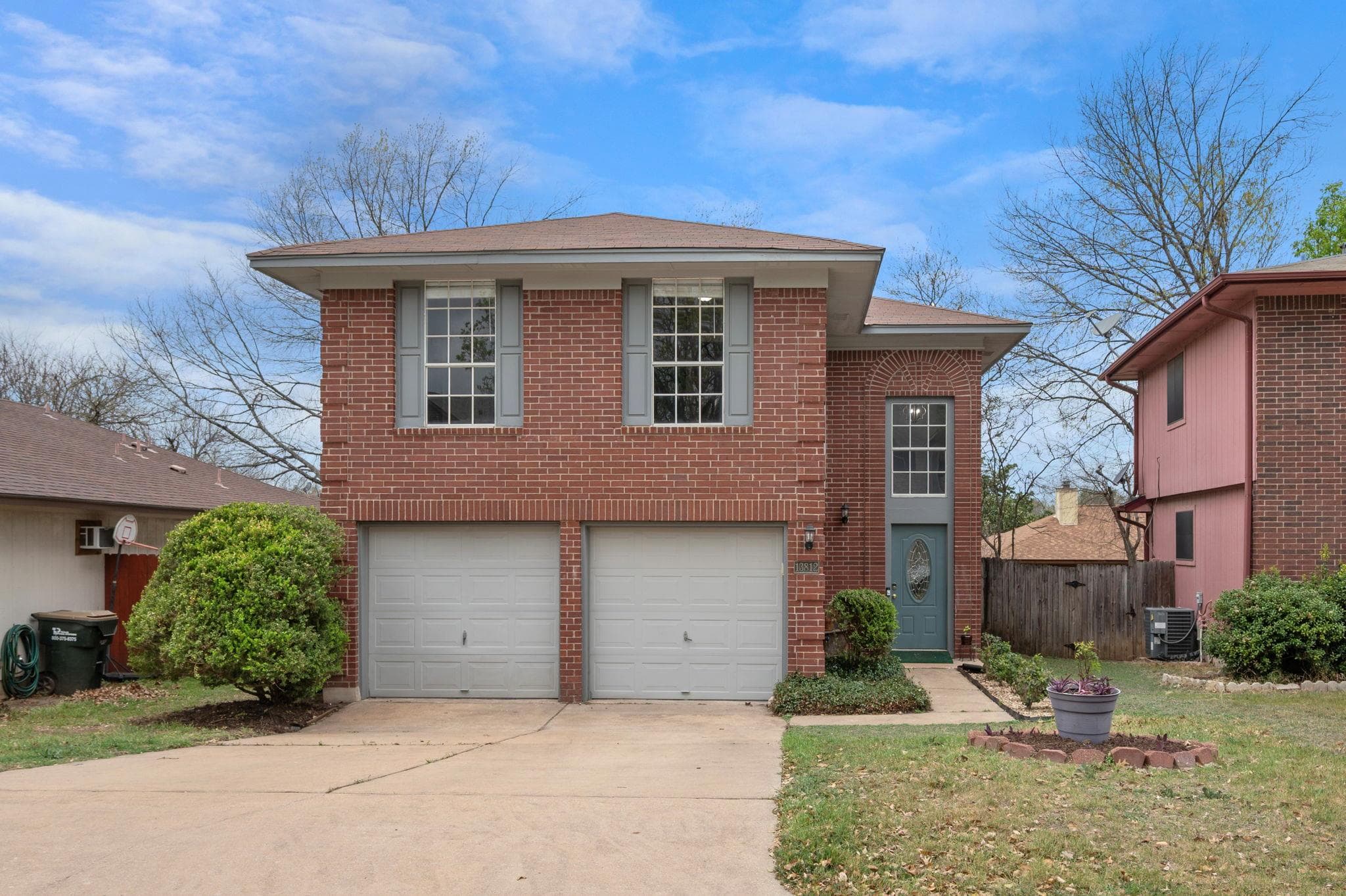 13812 Lothian Dr