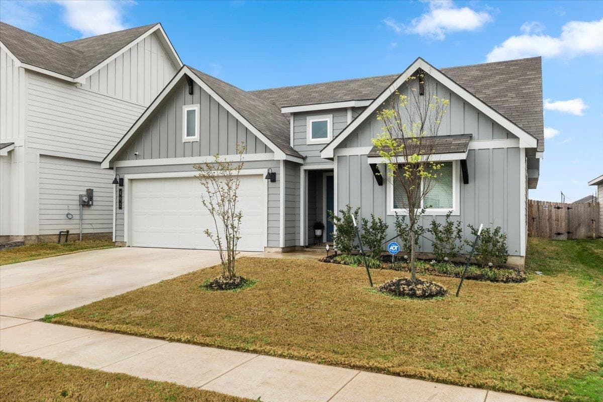 402 Perry Pl