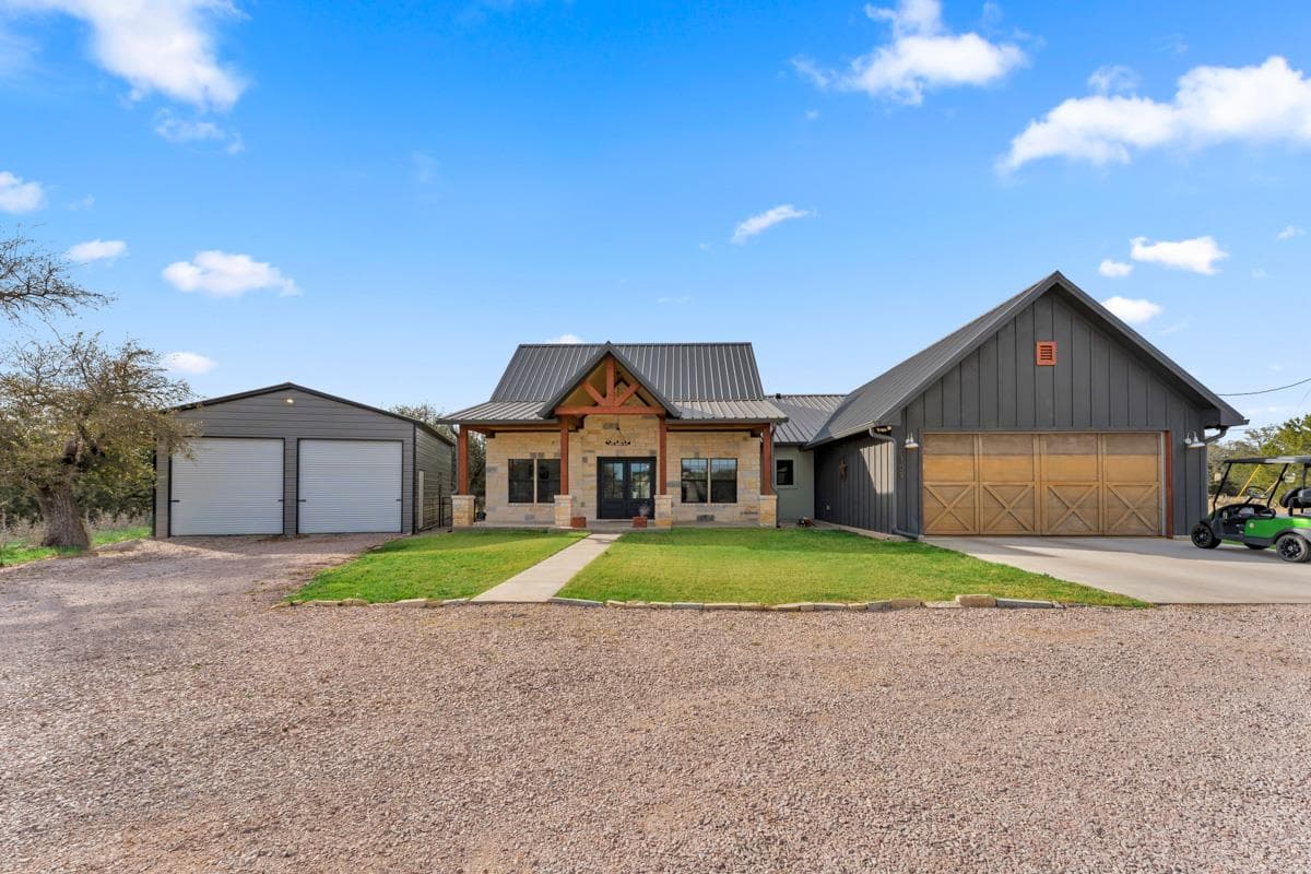 109 Lavonna Fox Dr